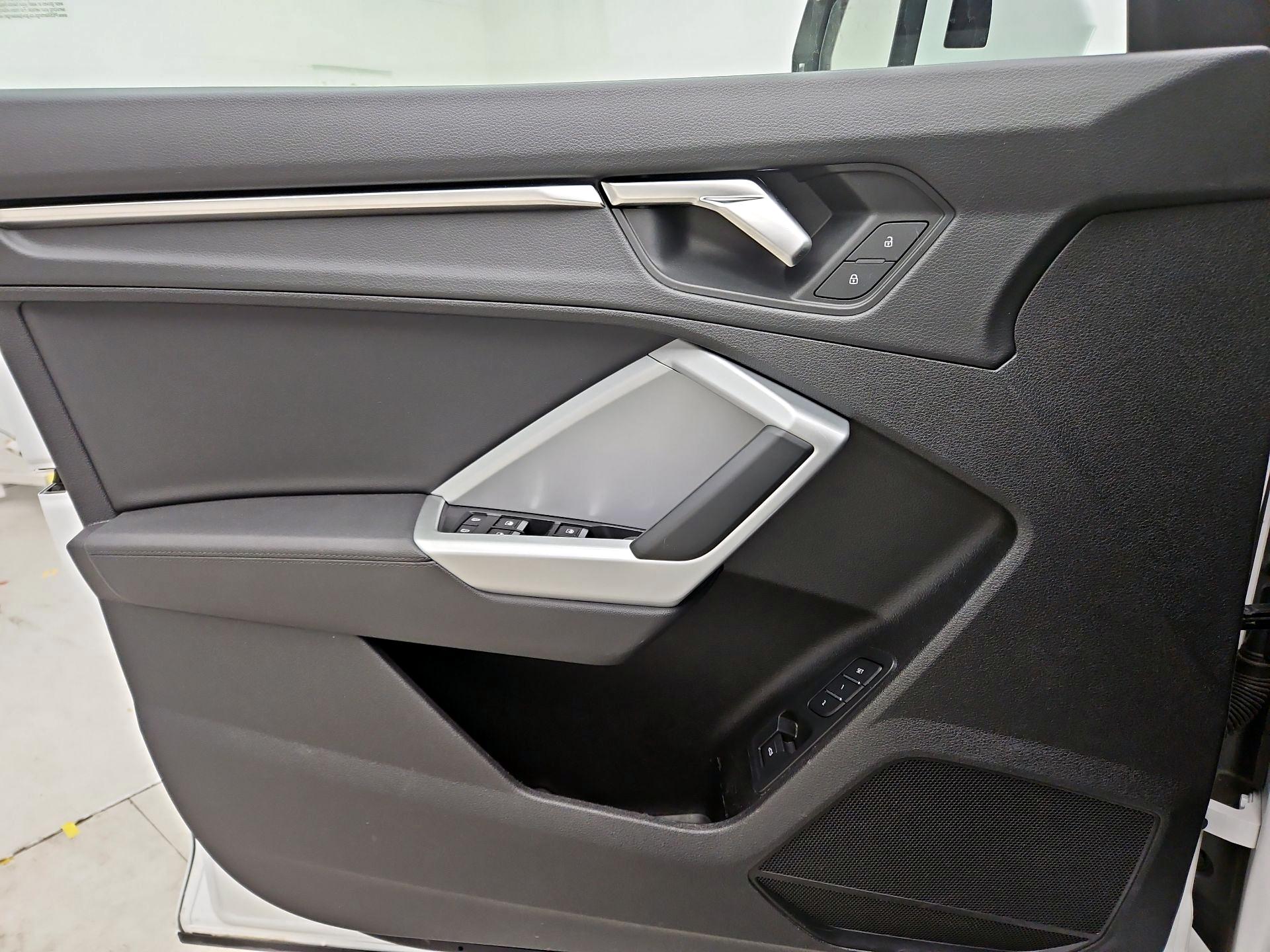 Thumbnail: 2023 Audi Q3 - 12