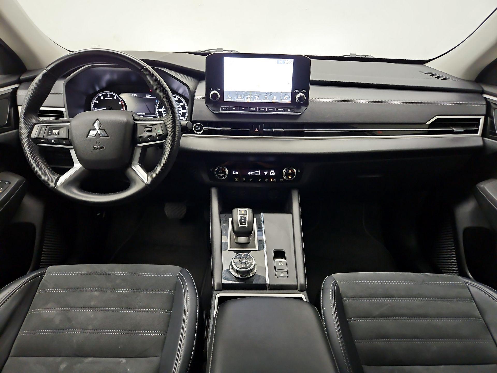 Thumbnail: 2024 Mitsubishi Outlander - 9