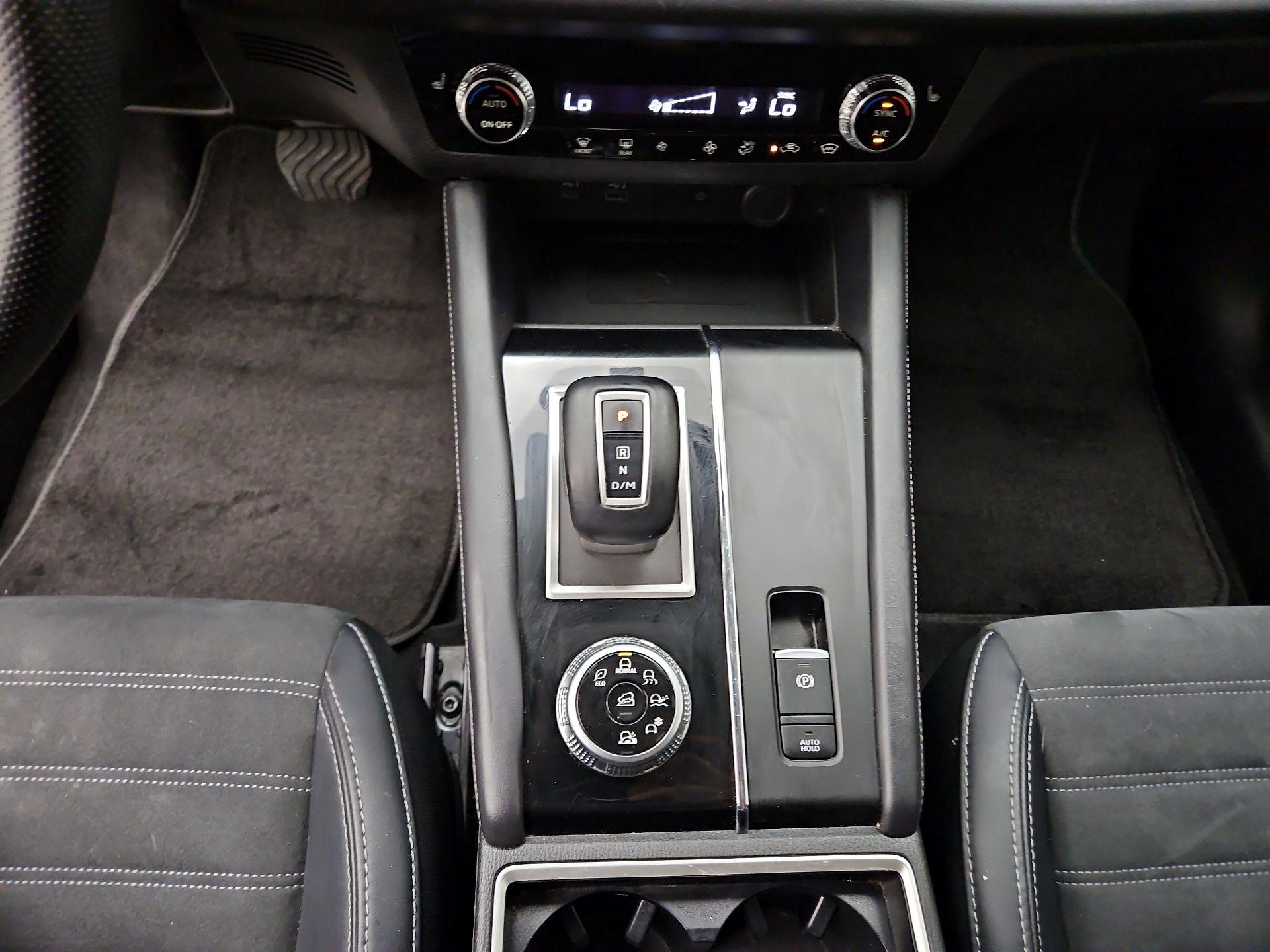 Thumbnail: 2024 Mitsubishi Outlander - 18