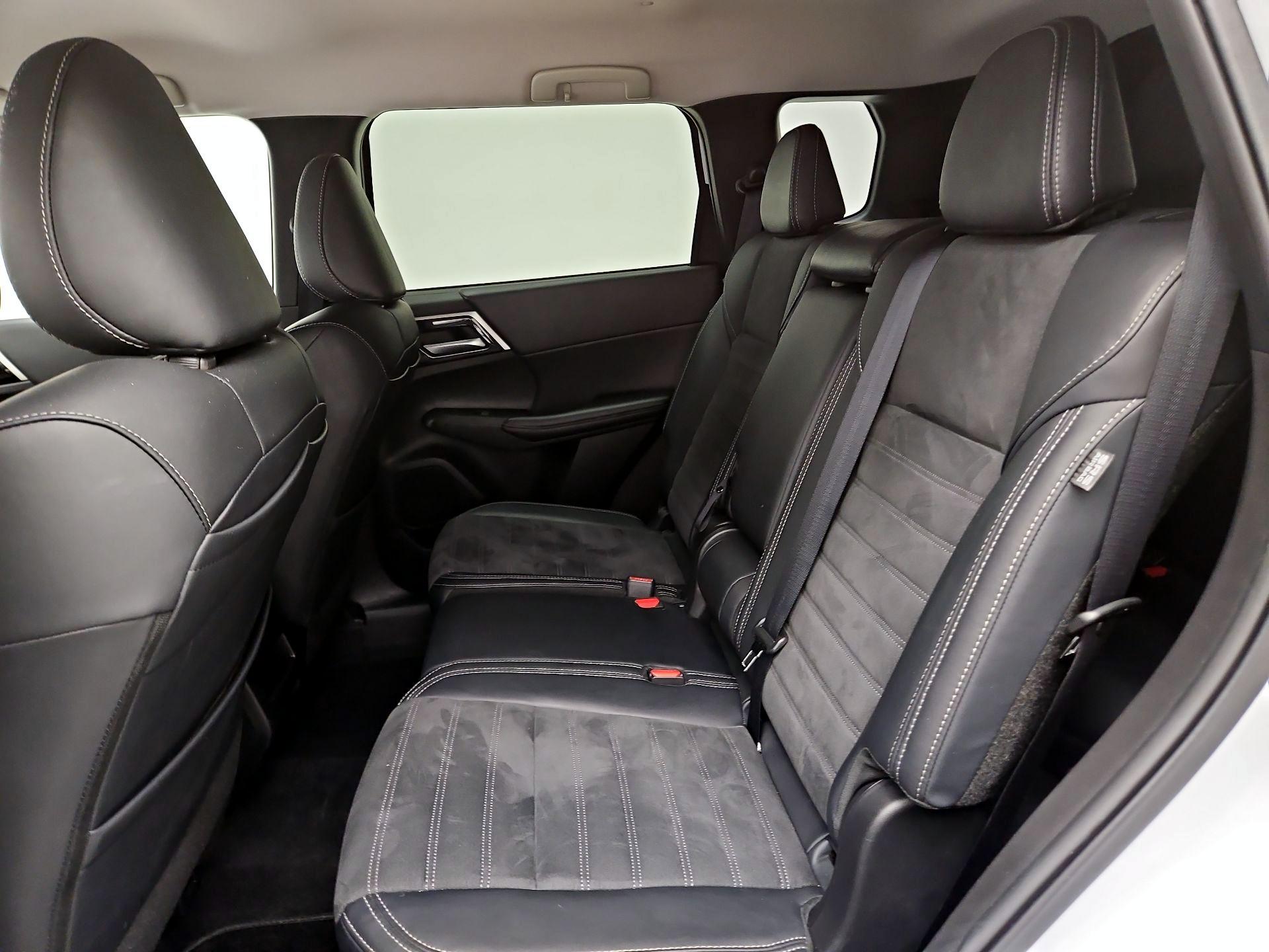 Thumbnail: 2024 Mitsubishi Outlander - 20