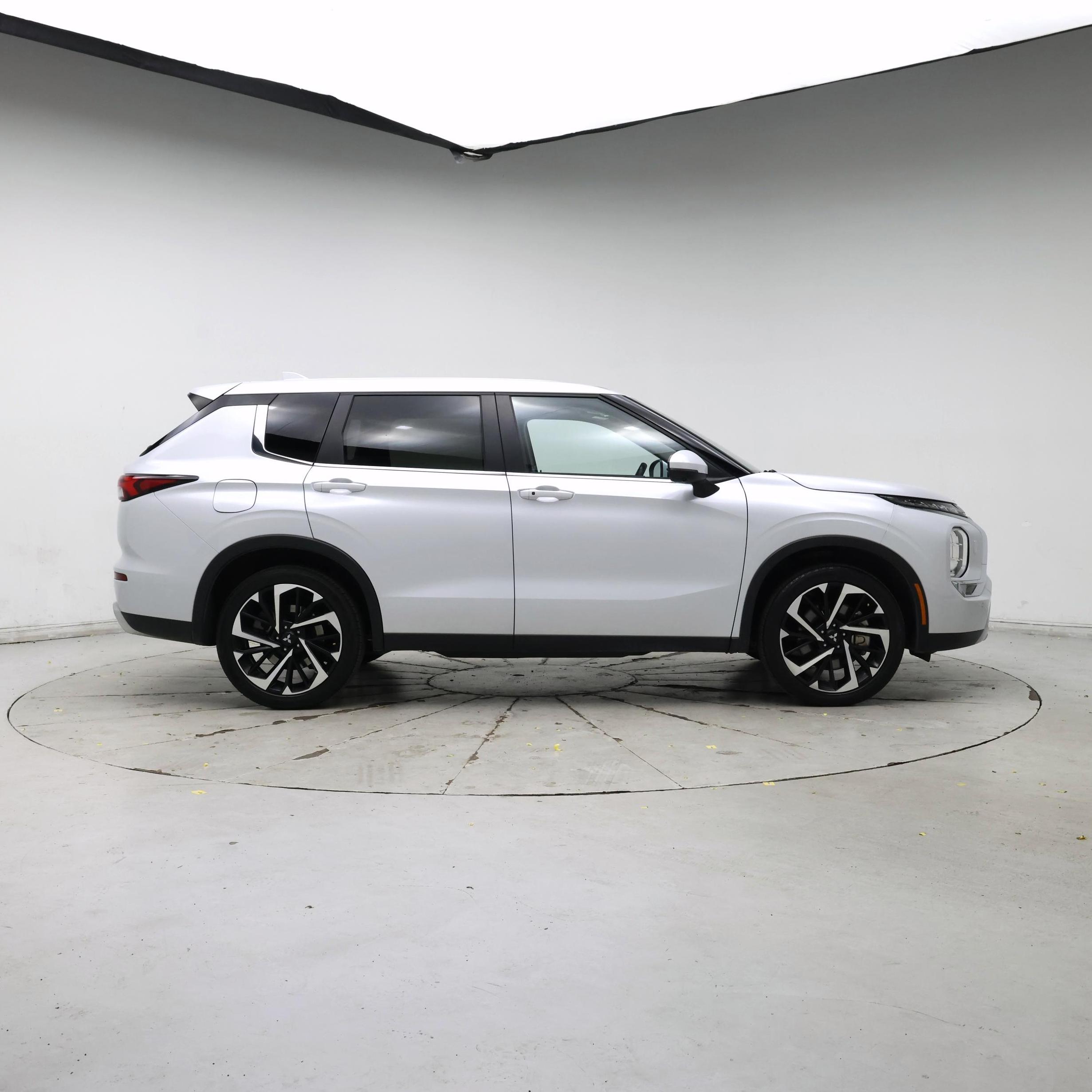 Thumbnail: 2024 Mitsubishi Outlander - 7