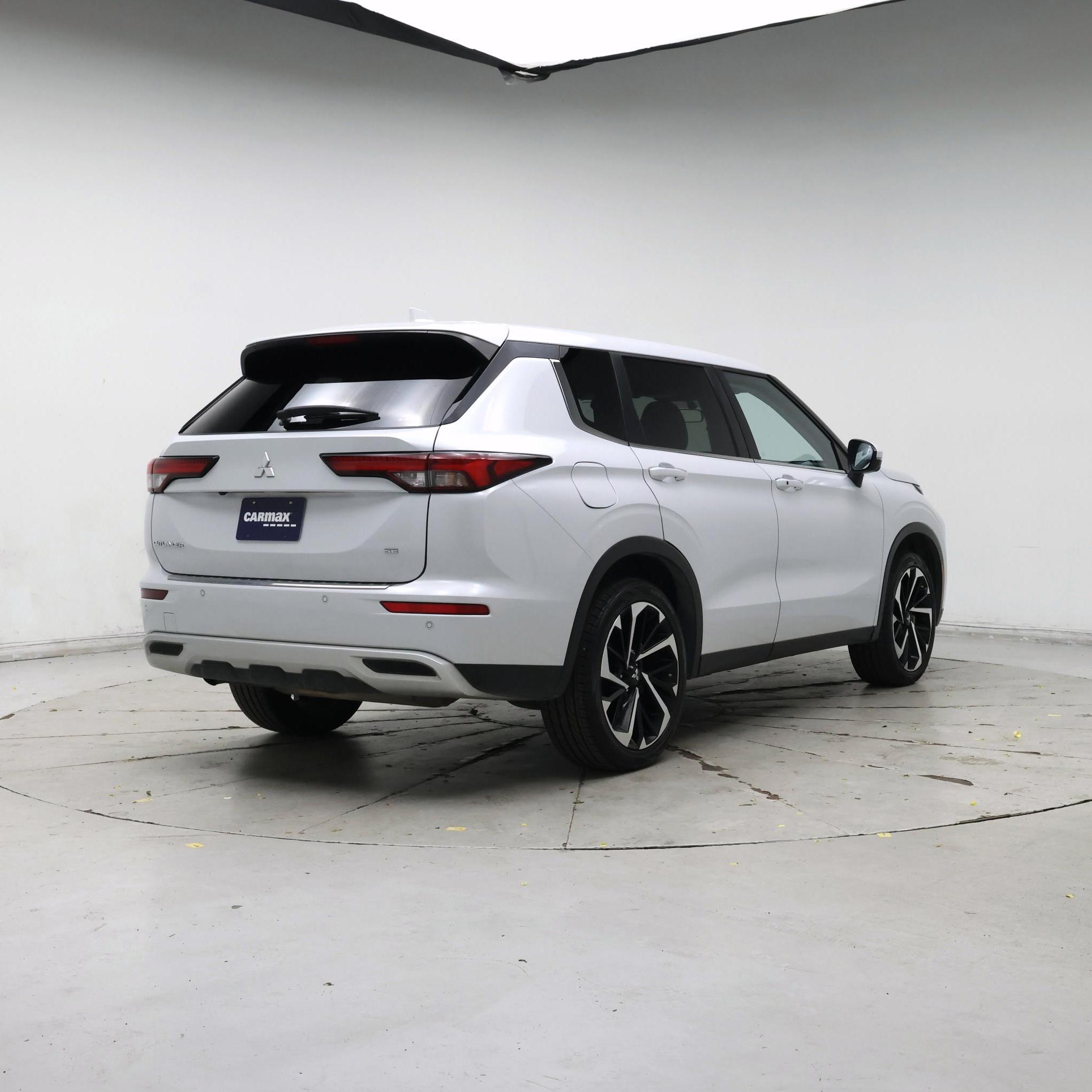 Thumbnail: 2024 Mitsubishi Outlander - 8