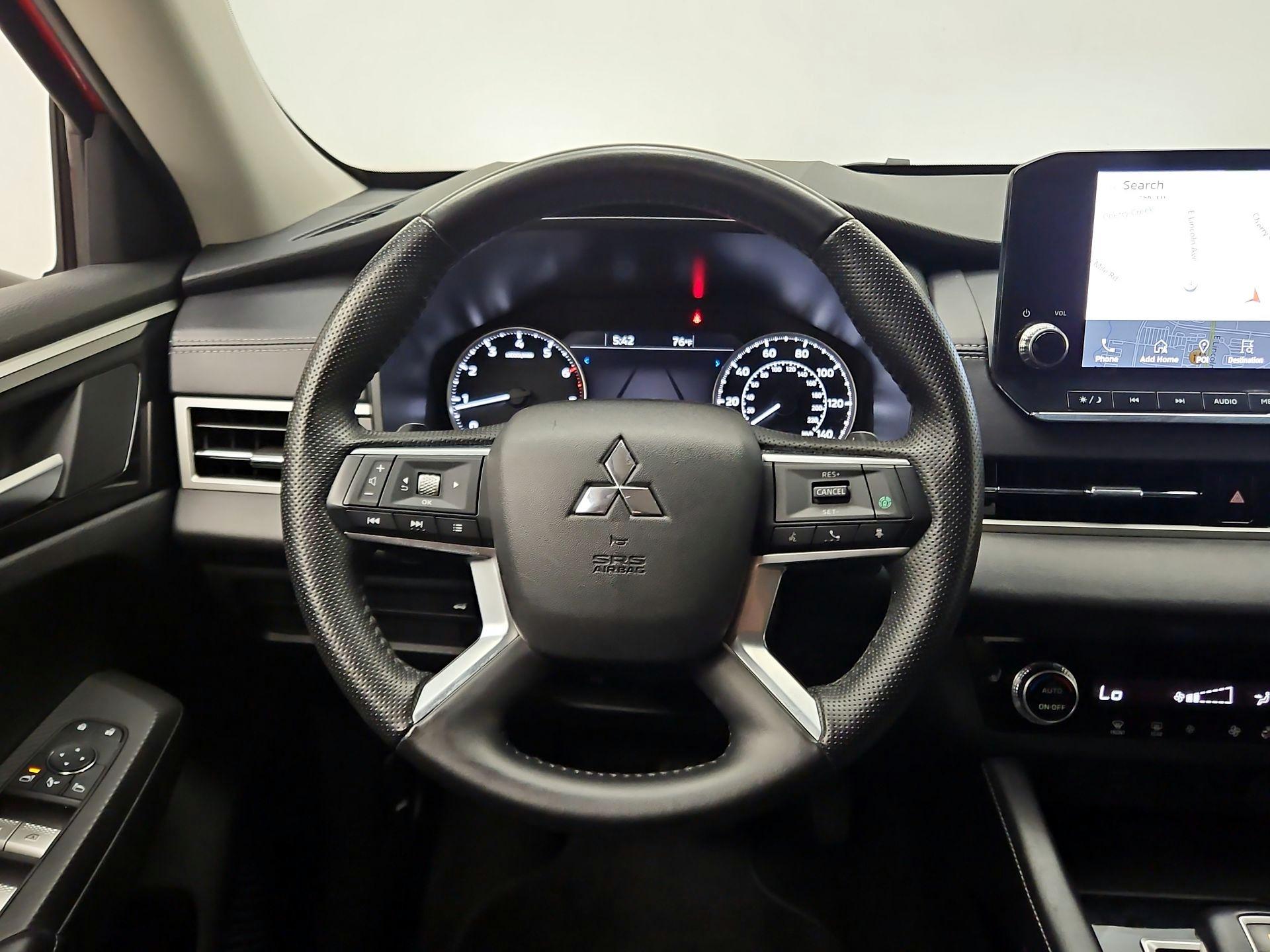 Thumbnail: 2024 Mitsubishi Outlander - 10