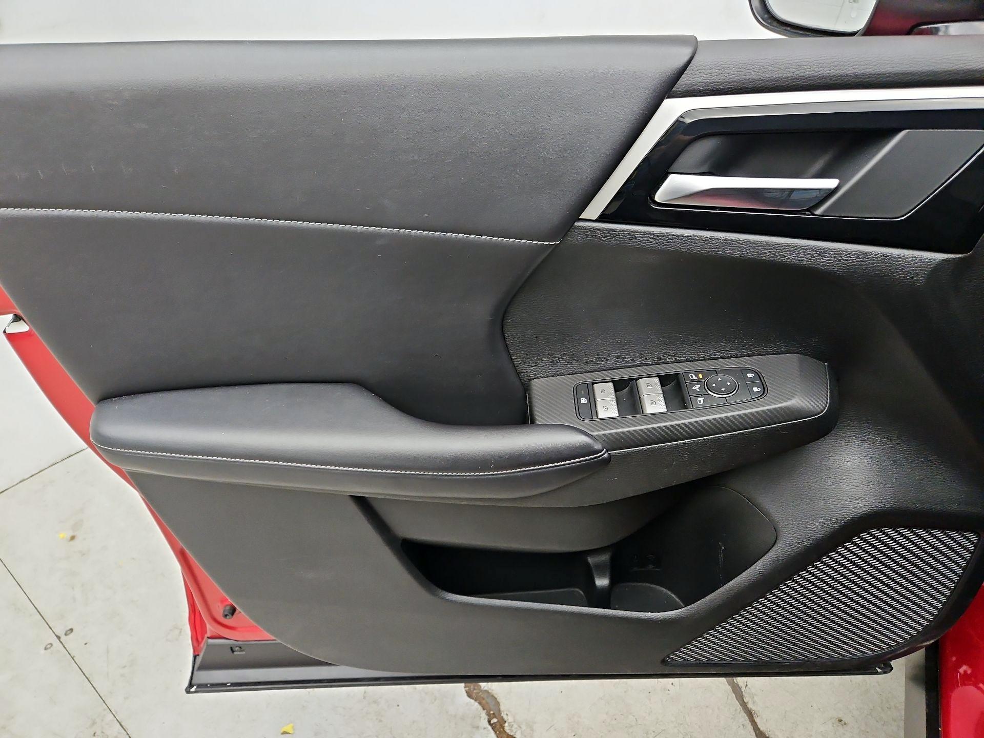 Thumbnail: 2024 Mitsubishi Outlander - 12