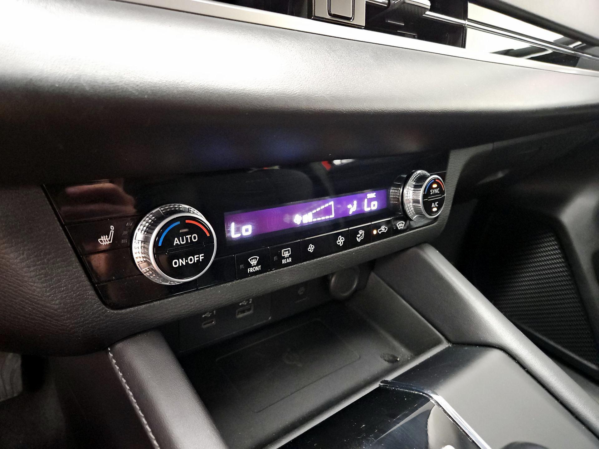 Thumbnail: 2024 Mitsubishi Outlander - 17