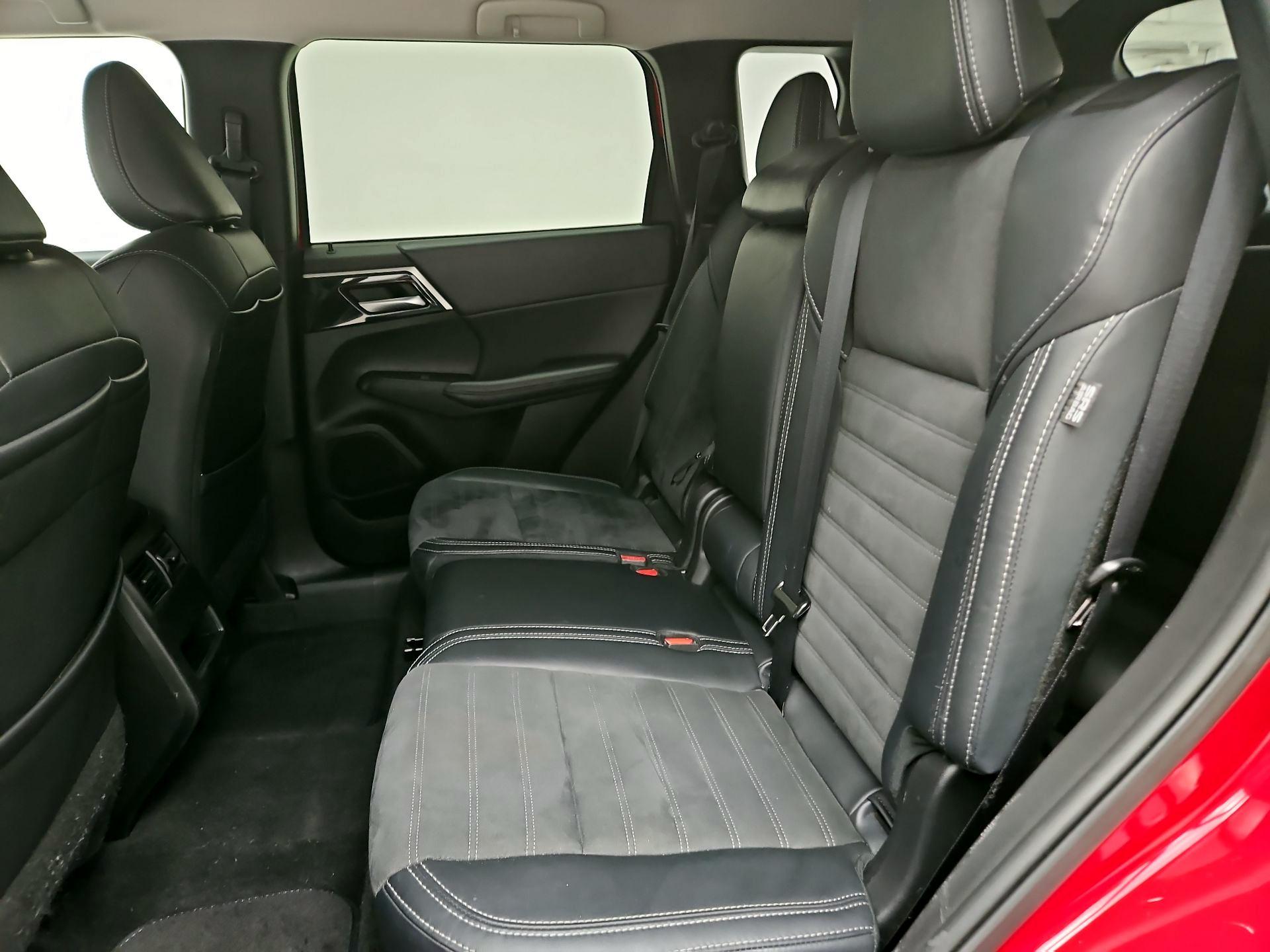 Thumbnail: 2024 Mitsubishi Outlander - 19