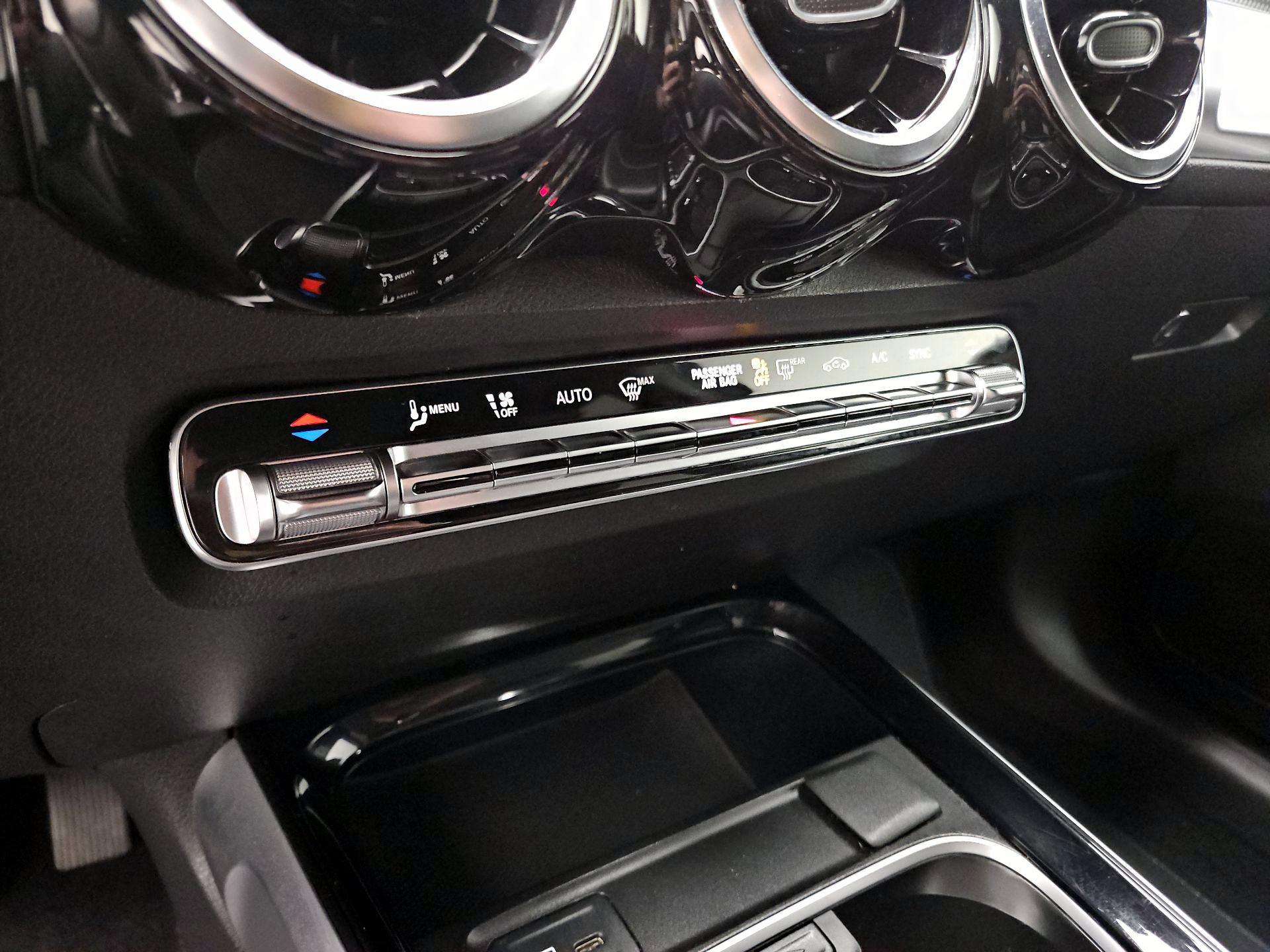 Thumbnail: 2023 Mercedes-Benz GLB - 16