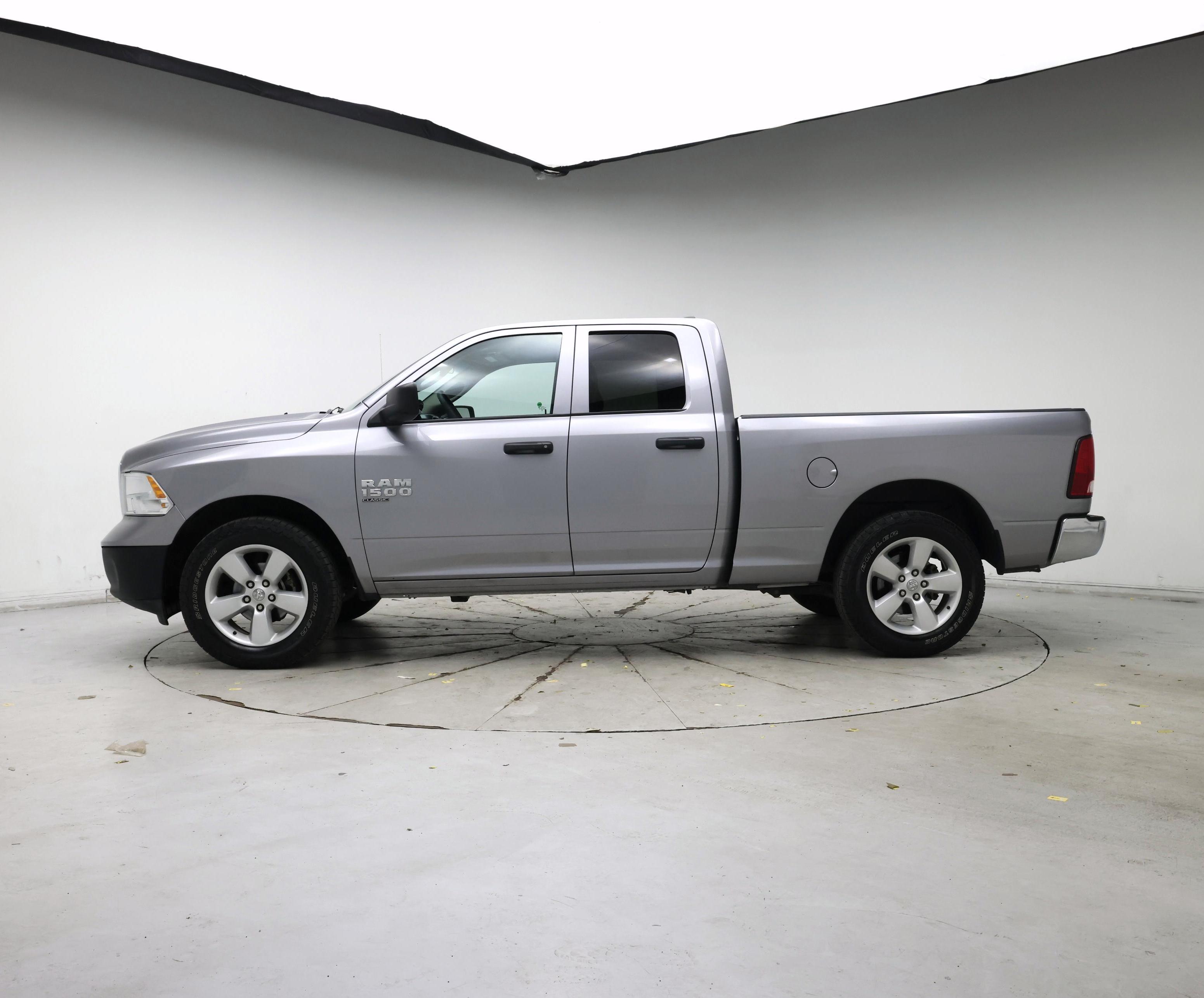 Thumbnail: 2024 RAM 1500 Classic - 3