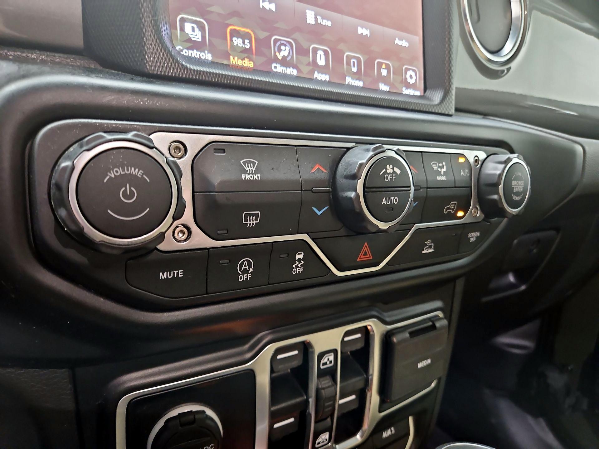 Thumbnail: 2022 Jeep Wrangler - 15