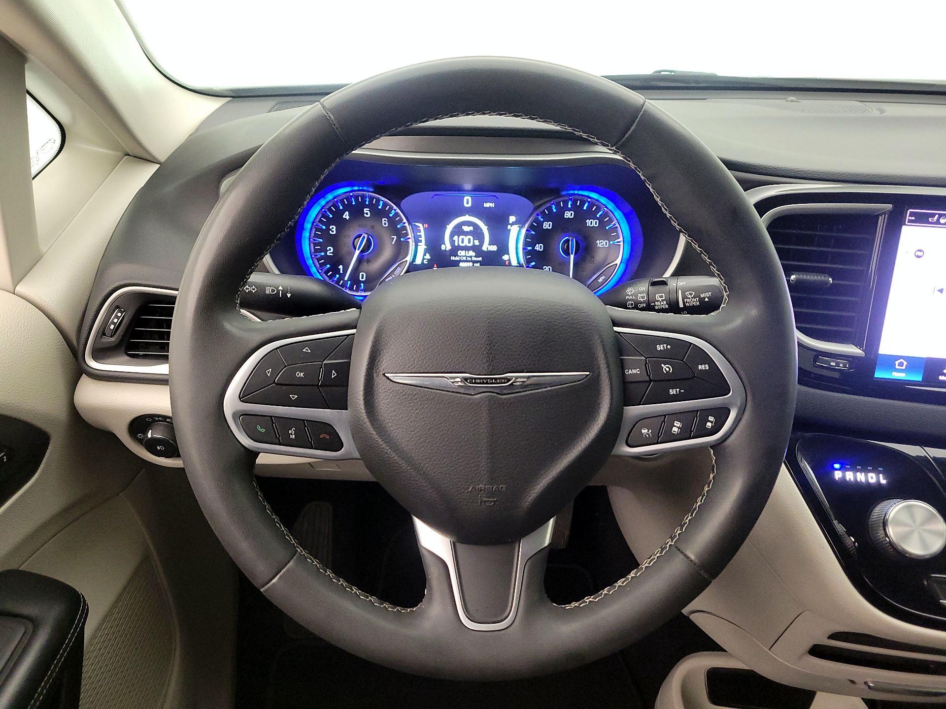 Thumbnail: 2022 Chrysler Pacifica - 10