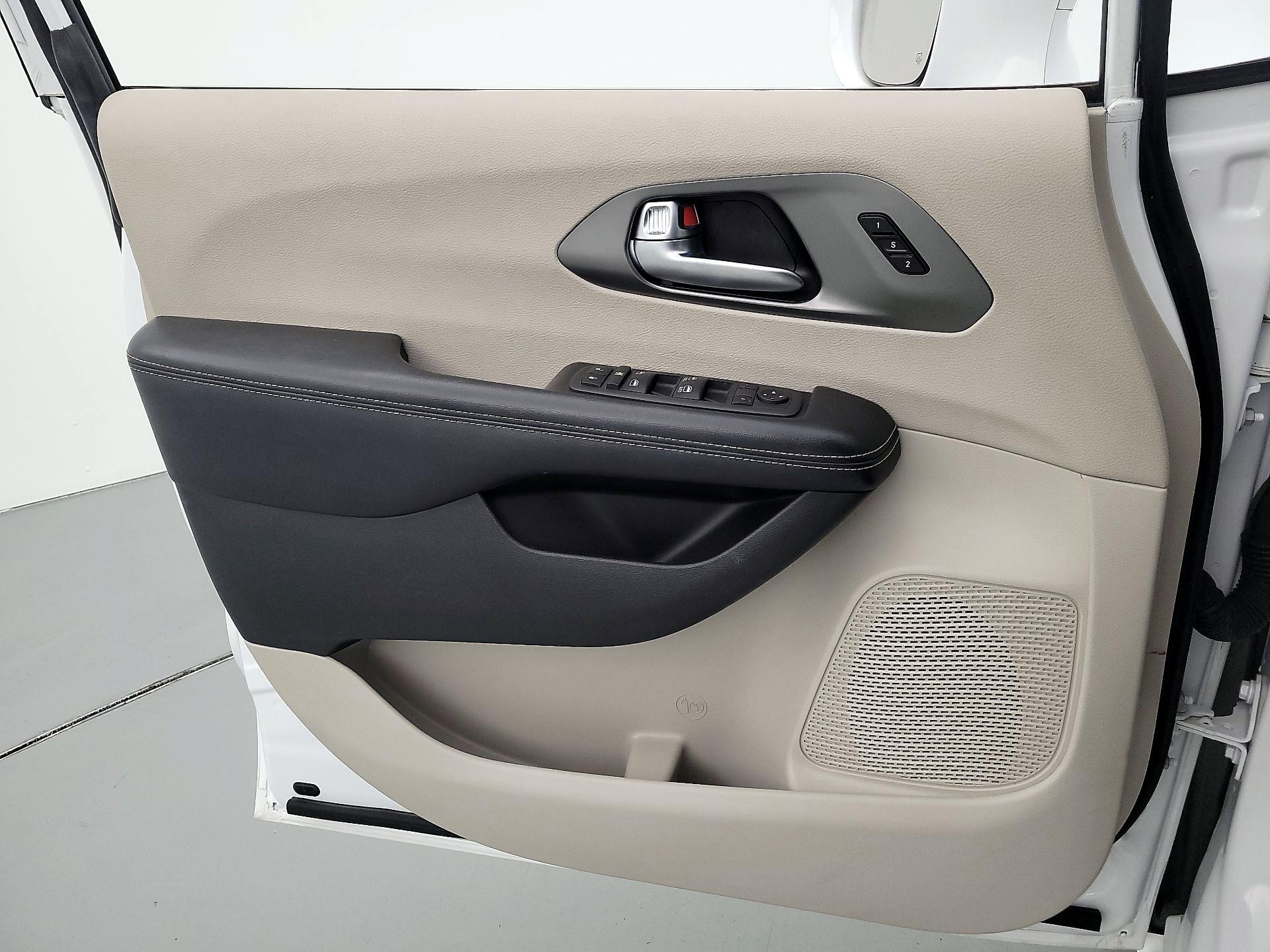 Thumbnail: 2022 Chrysler Pacifica - 12