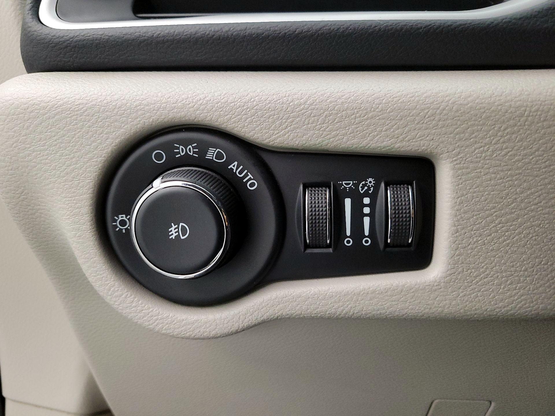 Thumbnail: 2022 Chrysler Pacifica - 13