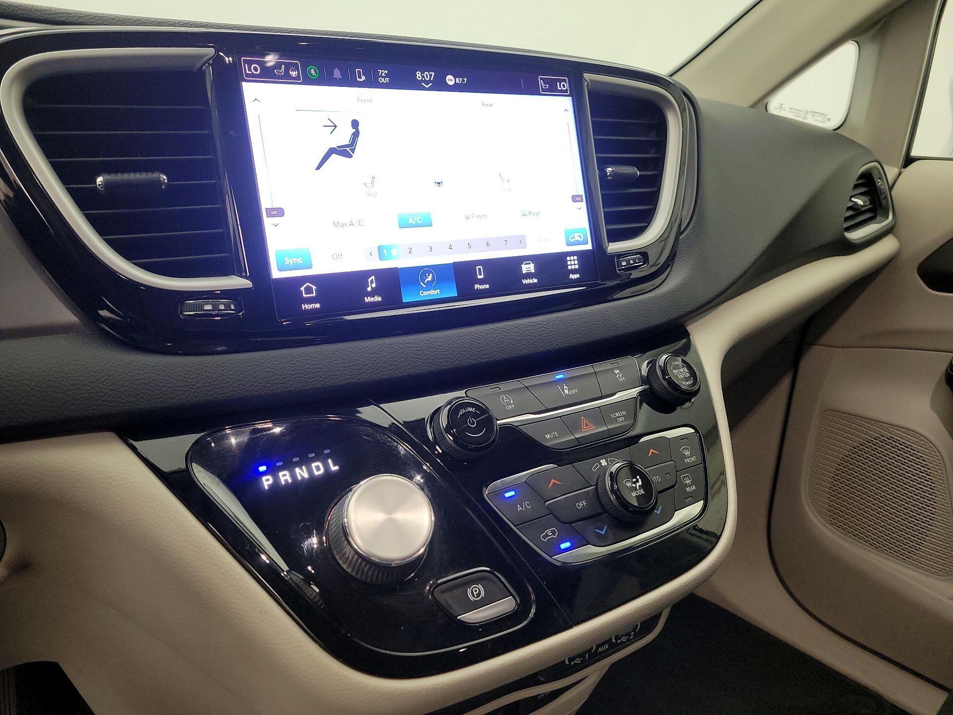 Thumbnail: 2022 Chrysler Pacifica - 16