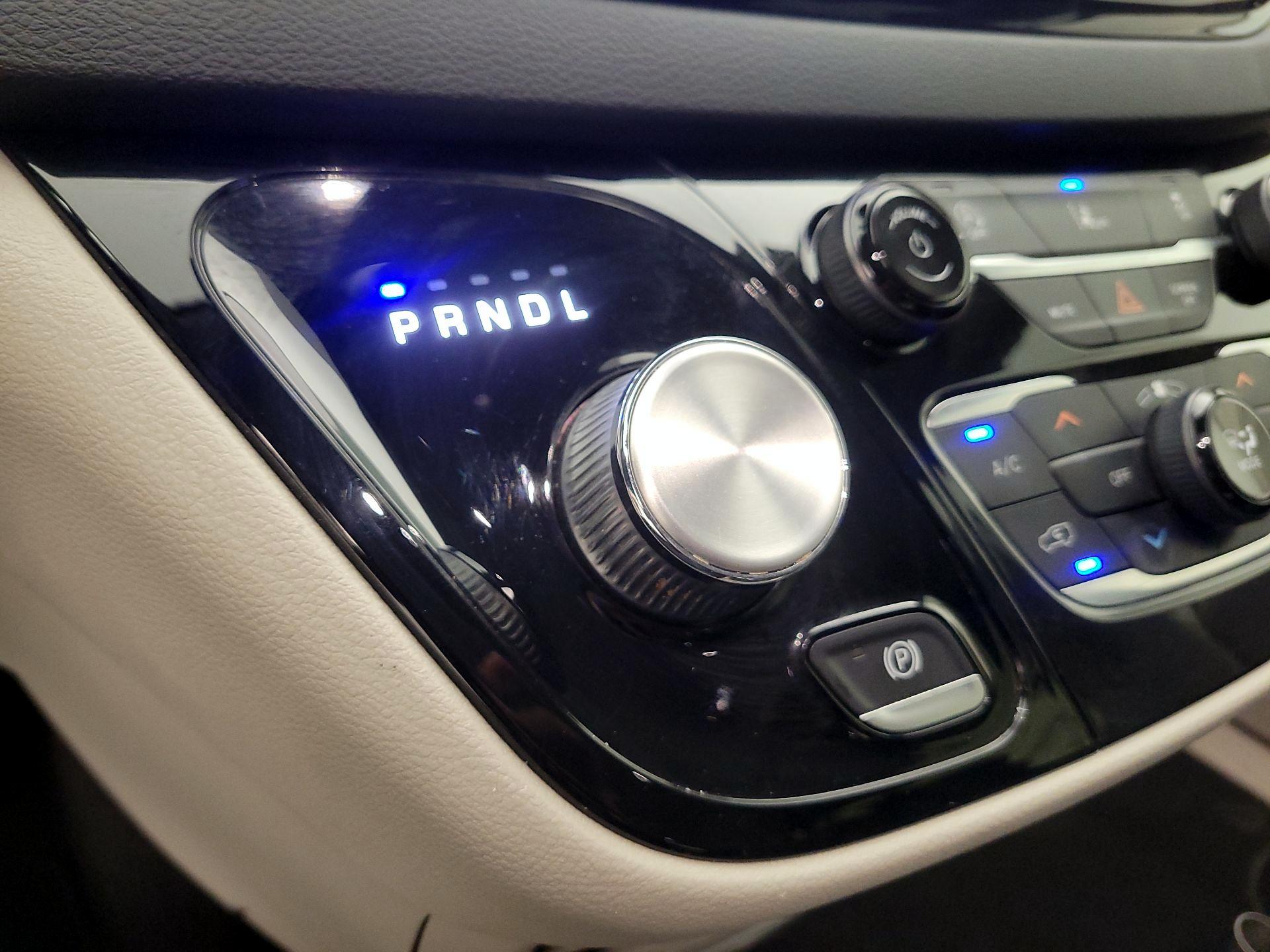 Thumbnail: 2022 Chrysler Pacifica - 17