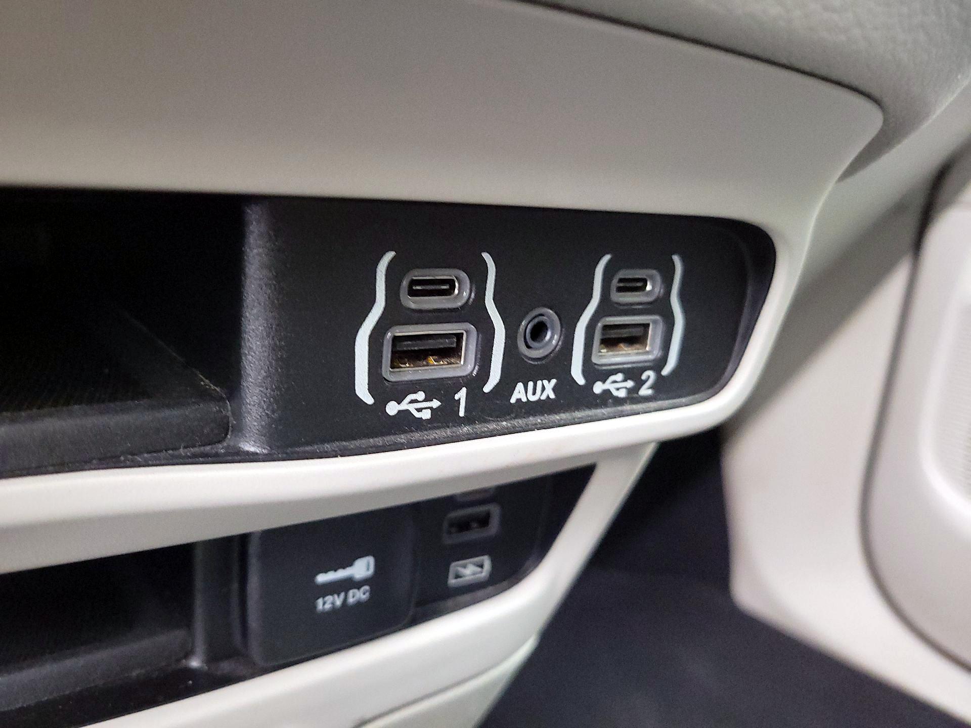 Thumbnail: 2022 Chrysler Pacifica - 18