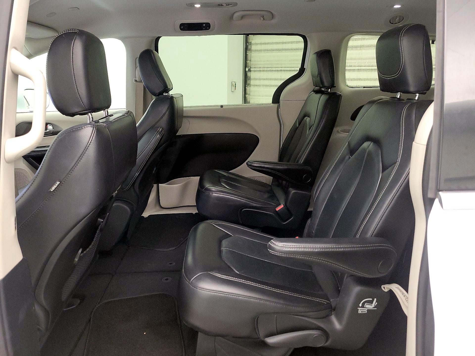 Thumbnail: 2022 Chrysler Pacifica - 19