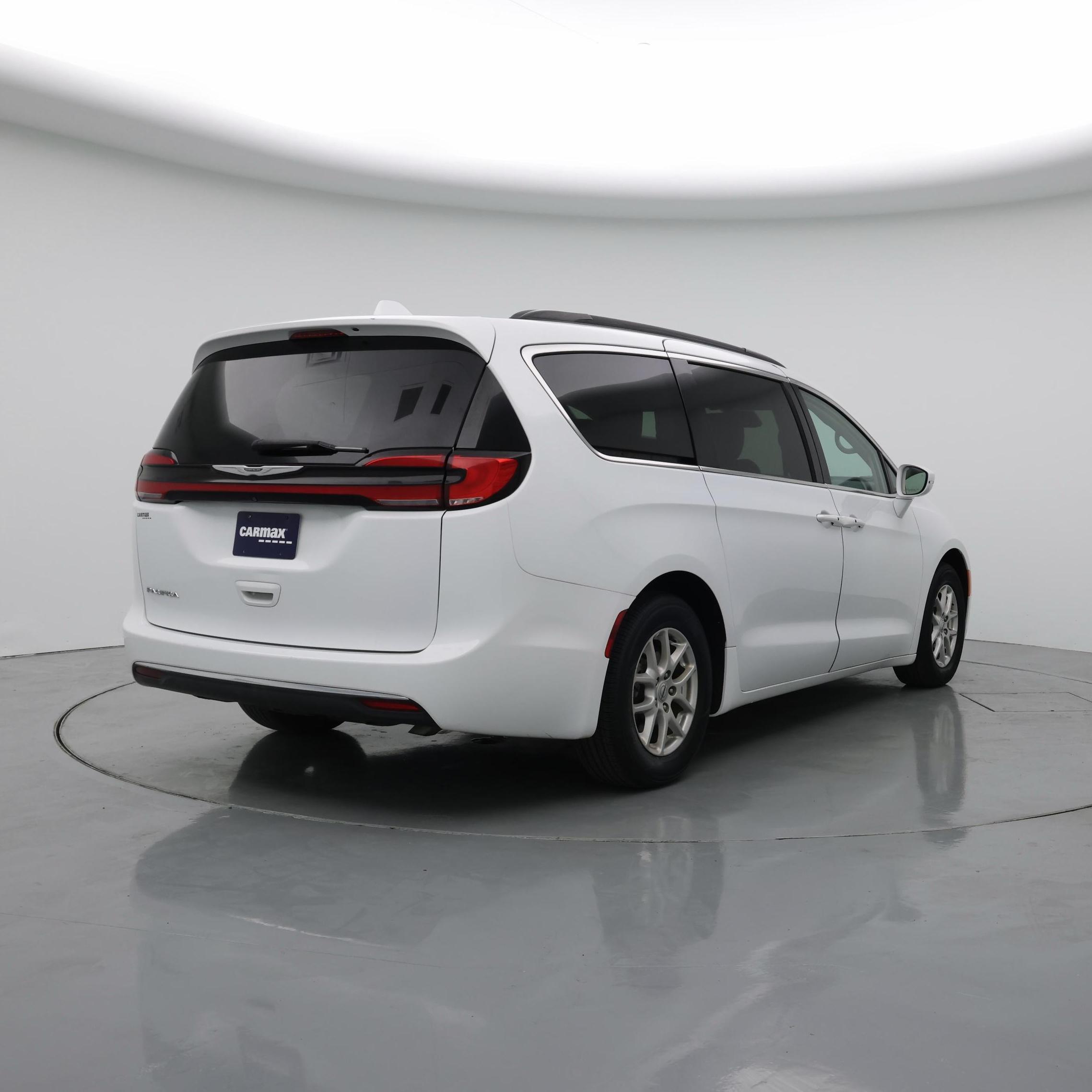 Thumbnail: 2022 Chrysler Pacifica - 8