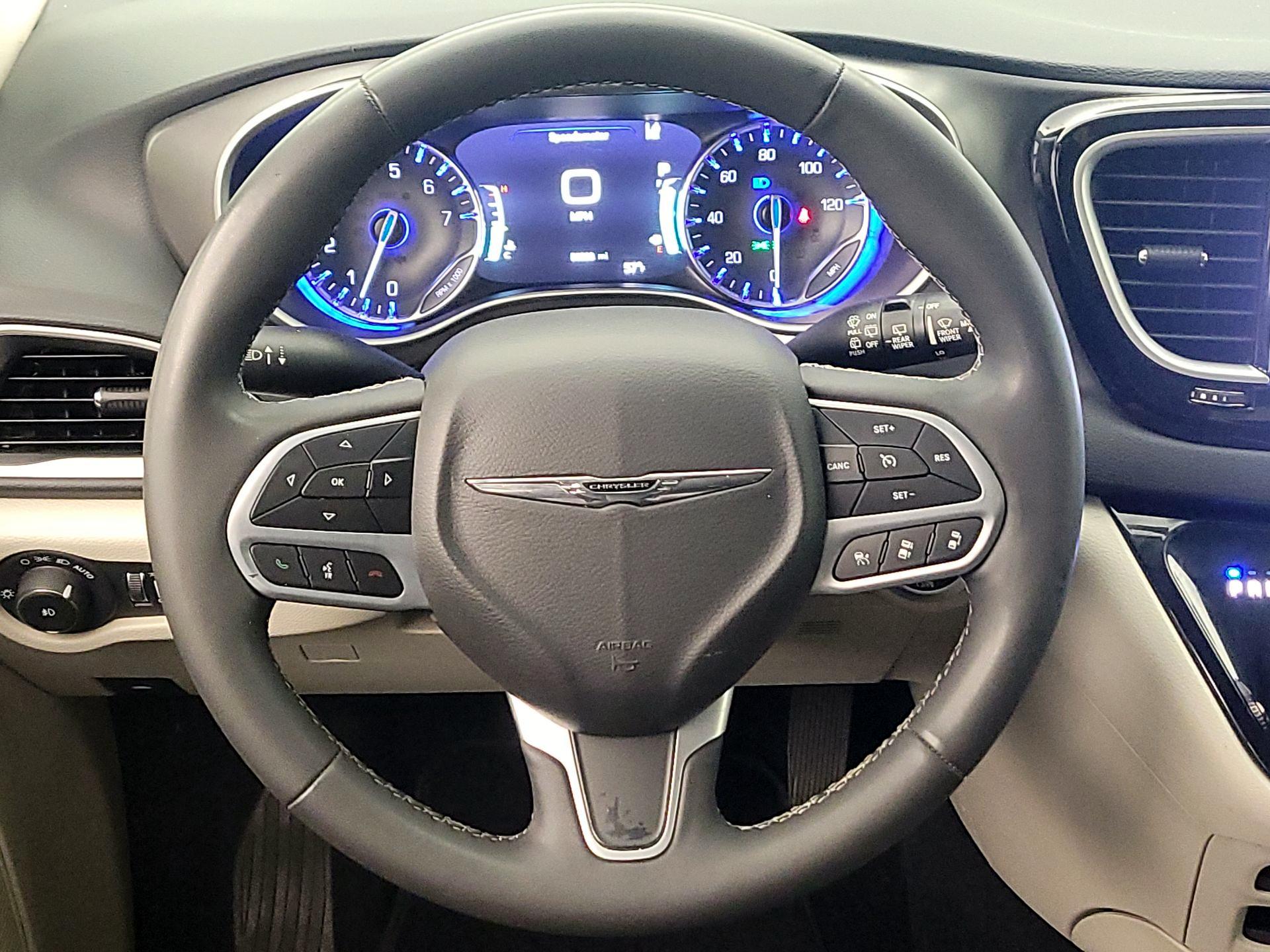 Thumbnail: 2023 Chrysler Pacifica - 10