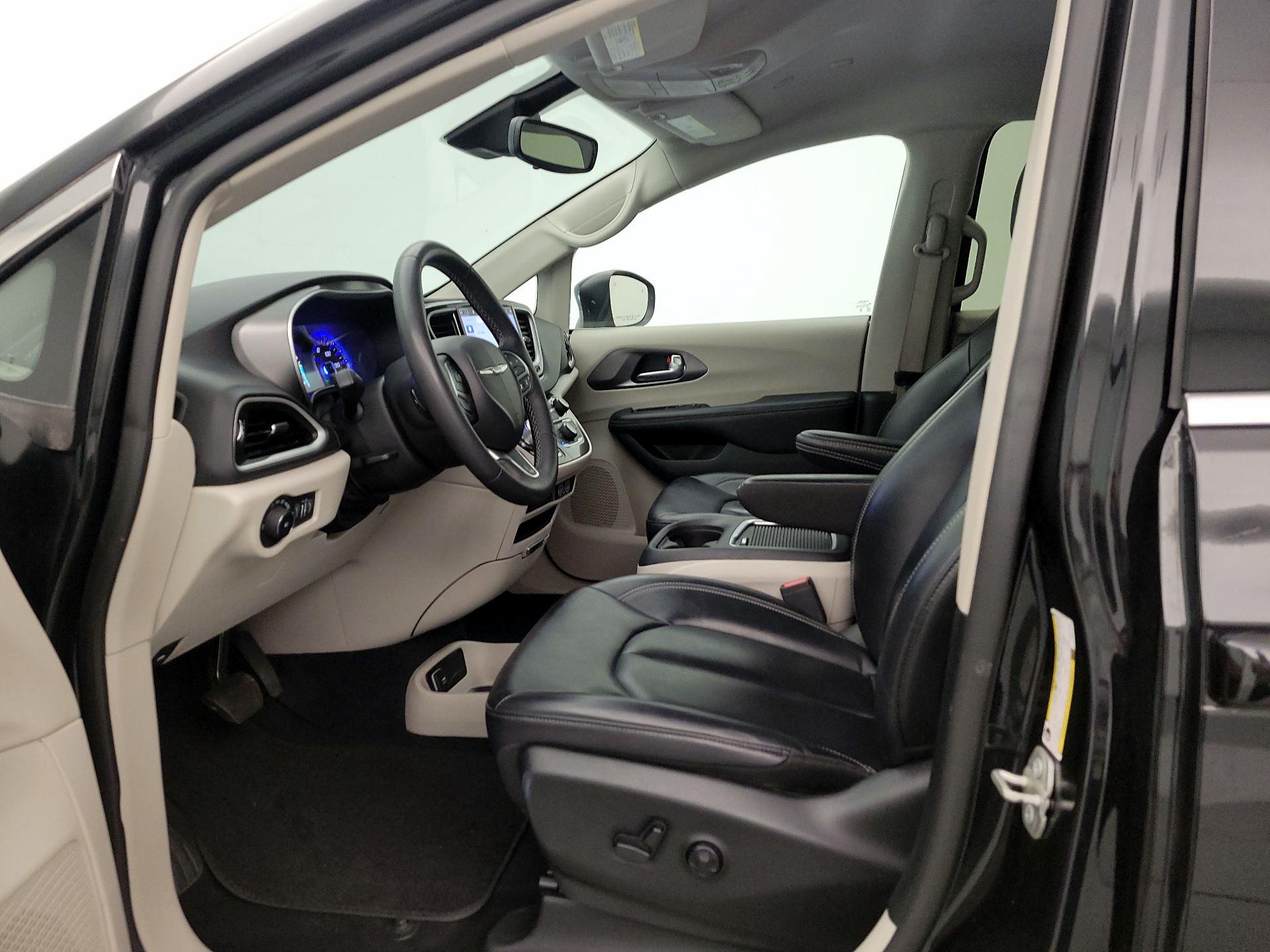 Thumbnail: 2023 Chrysler Pacifica - 11