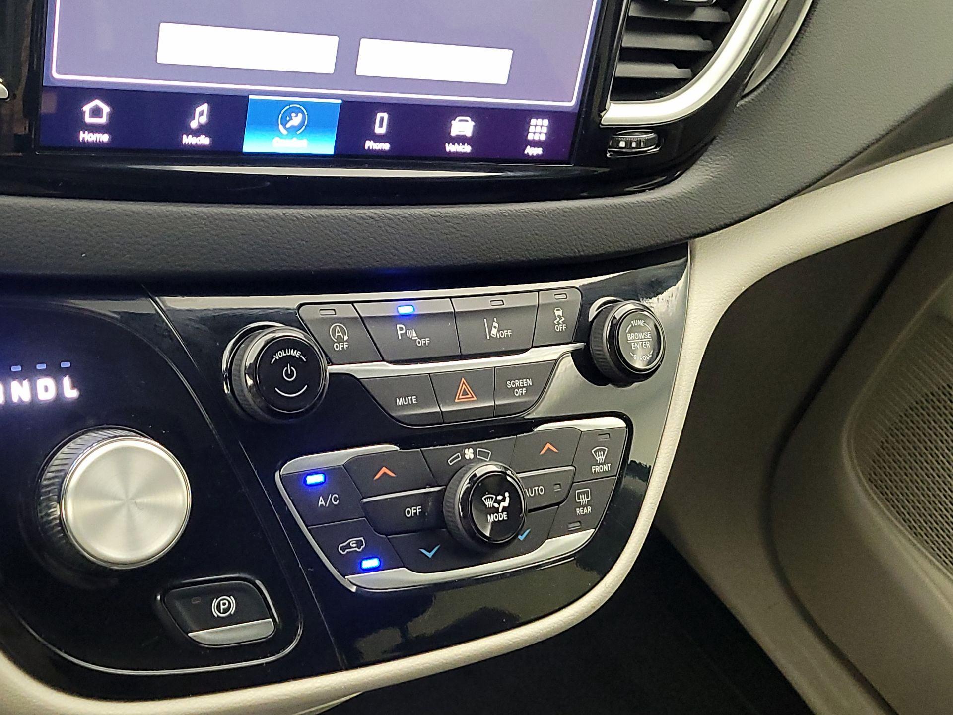 Thumbnail: 2023 Chrysler Pacifica - 16