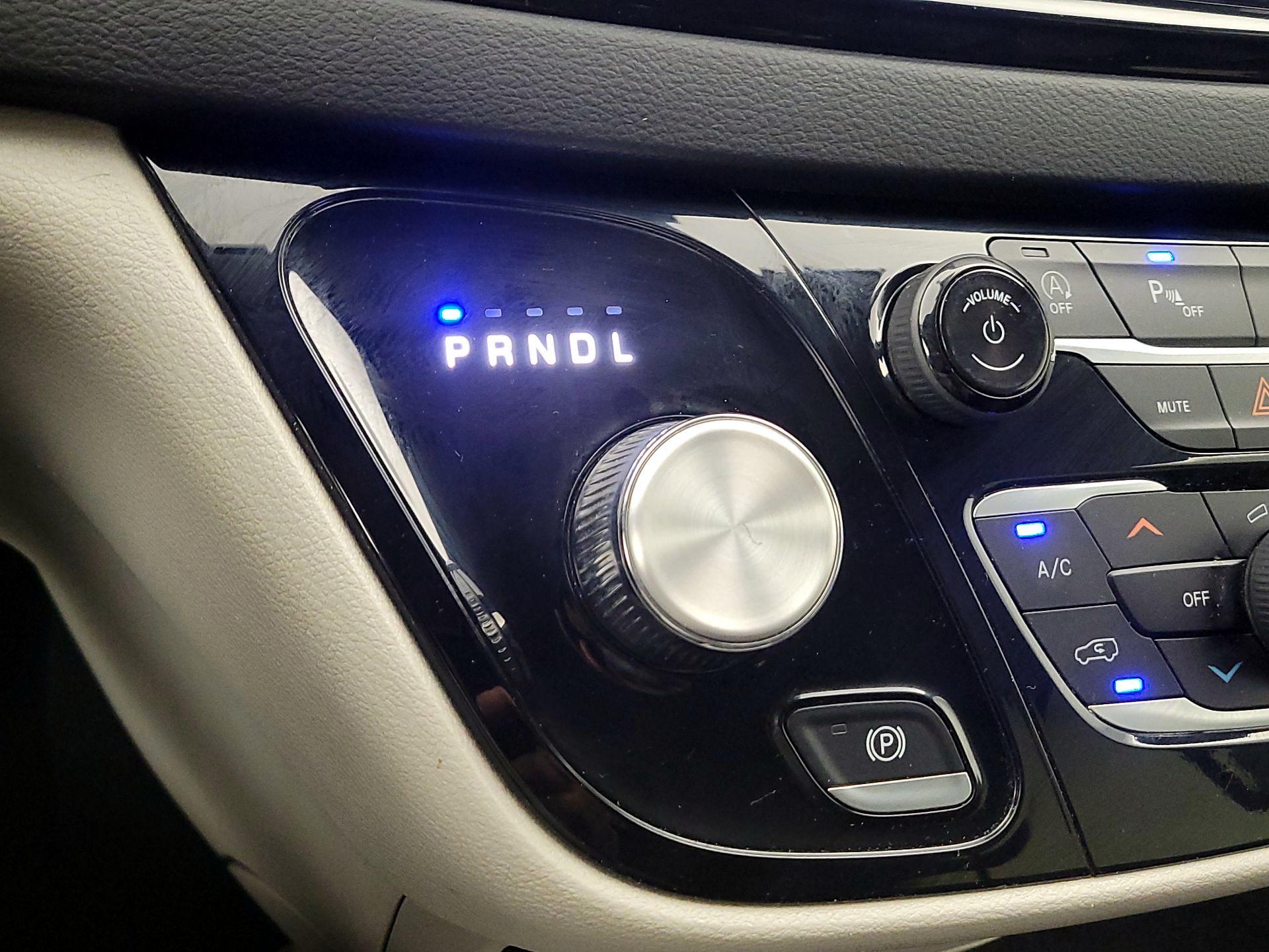 Thumbnail: 2023 Chrysler Pacifica - 17