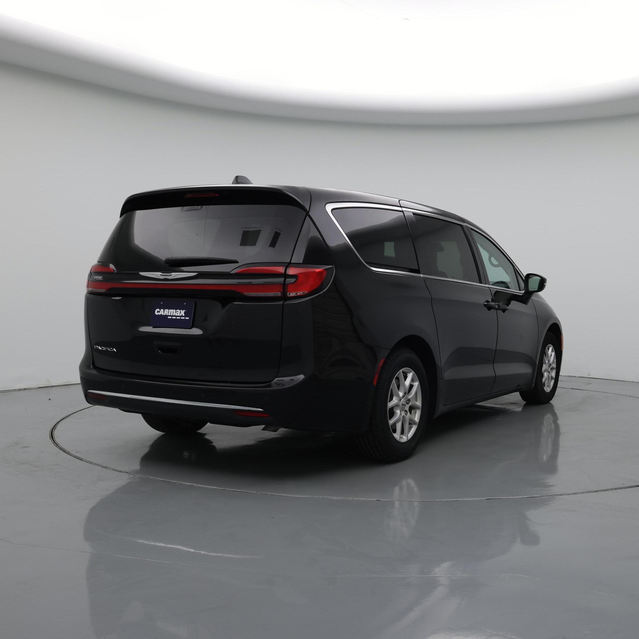 Thumbnail: 2023 Chrysler Pacifica - 8