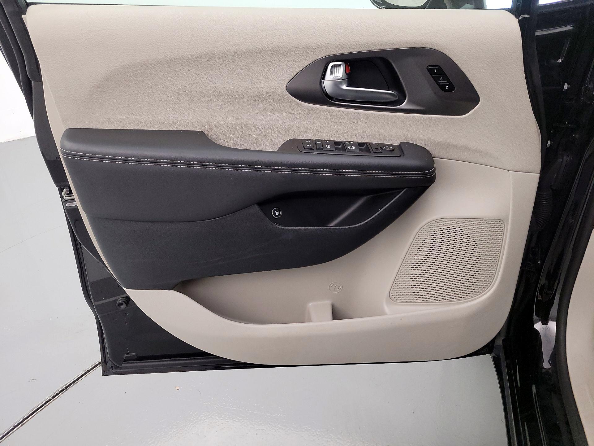 Thumbnail: 2024 Chrysler Pacifica - 12