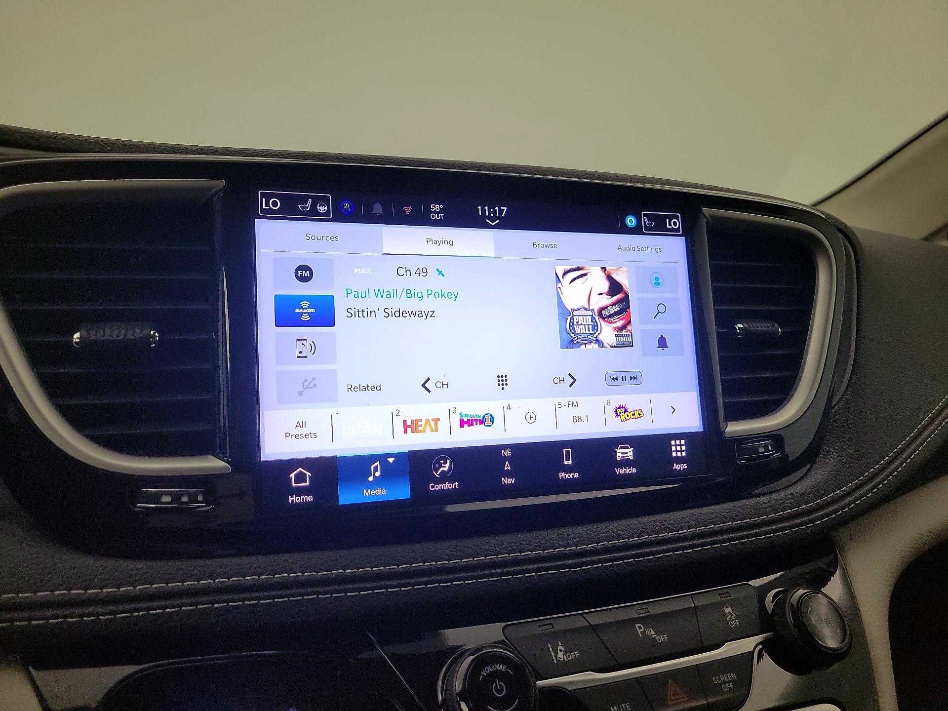 Thumbnail: 2024 Chrysler Pacifica - 16