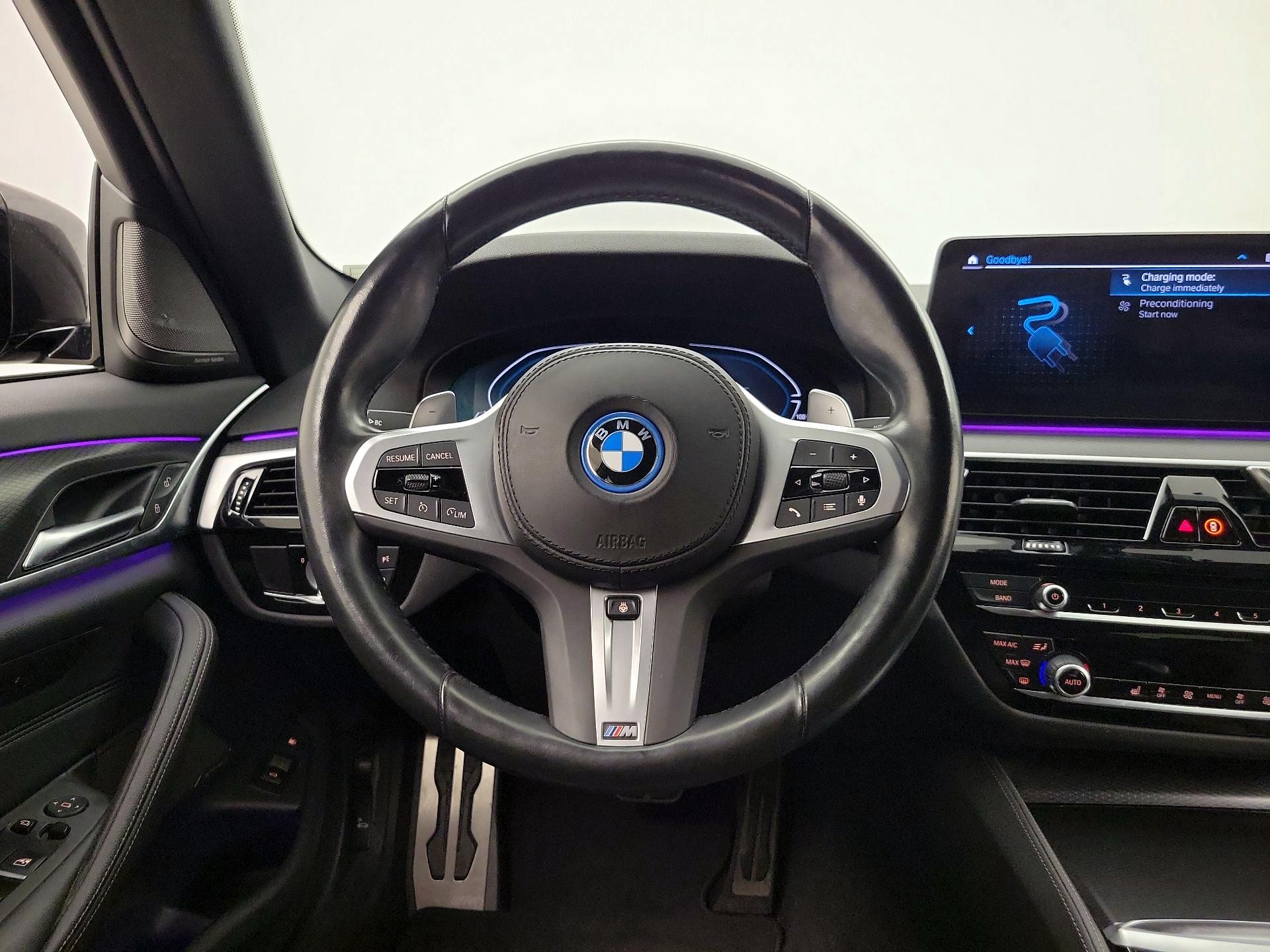 Thumbnail: 2023 BMW 5 Series - 10