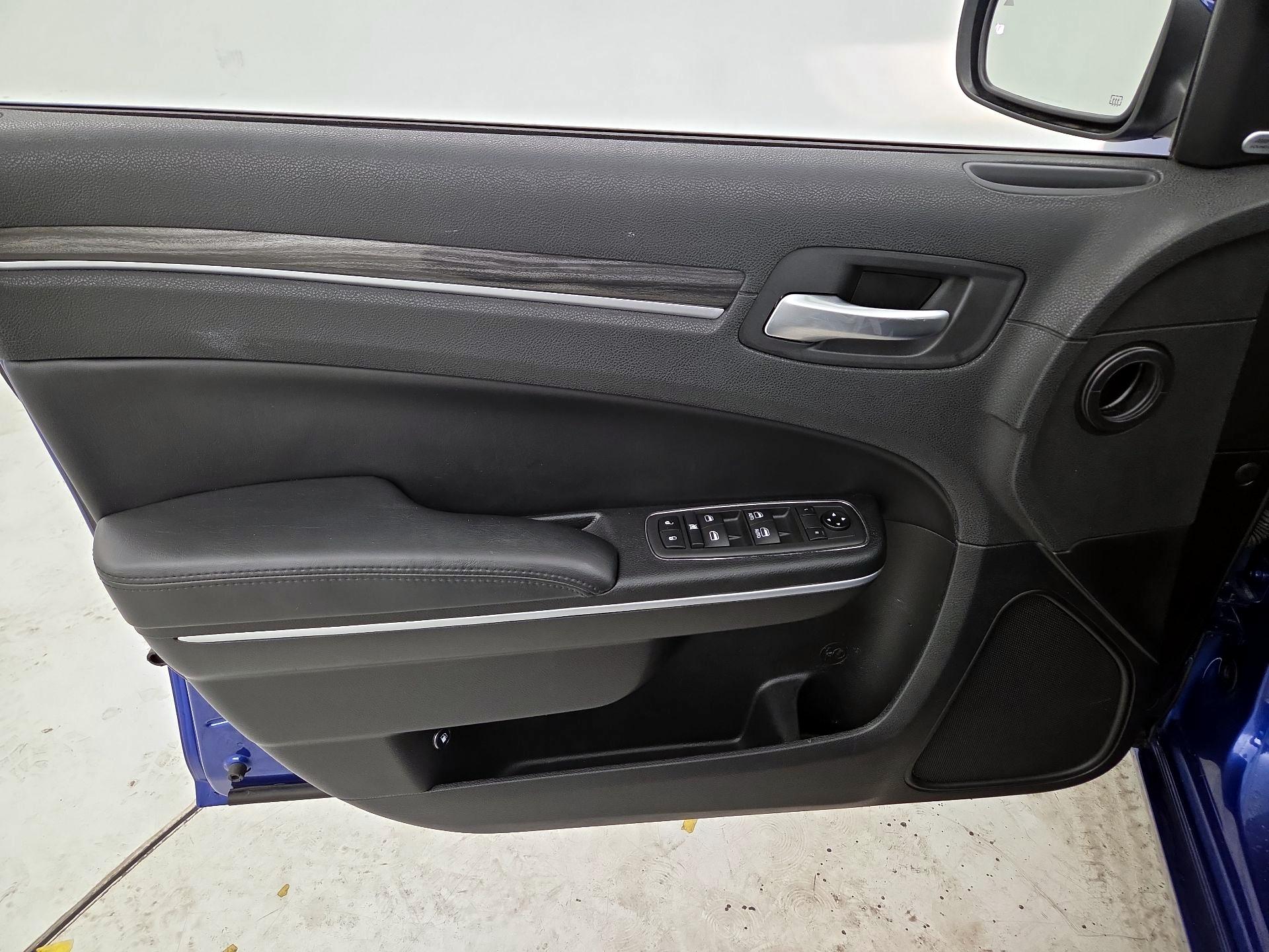 Thumbnail: 2021 Chrysler 300 - 12