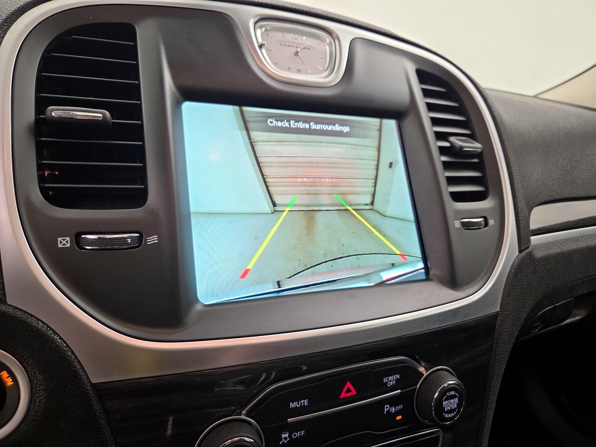 Thumbnail: 2021 Chrysler 300 - 15