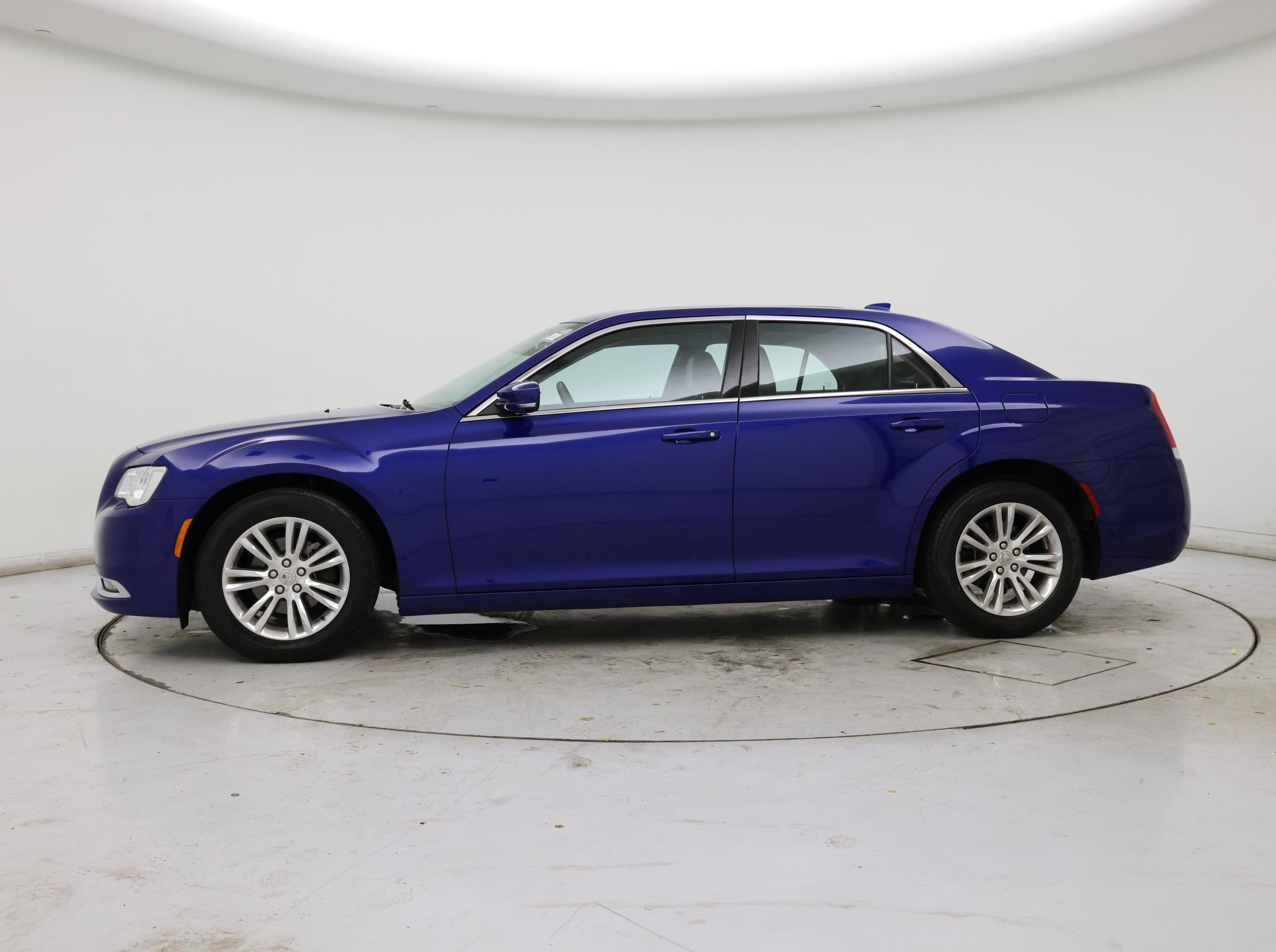 Thumbnail: 2021 Chrysler 300 - 3