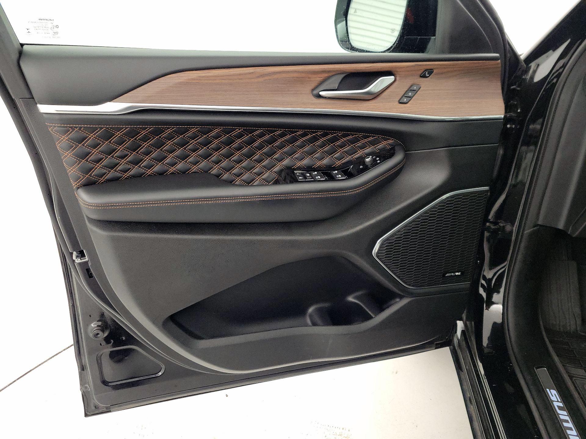 Thumbnail: 2022 Jeep Grand Cherokee - 12