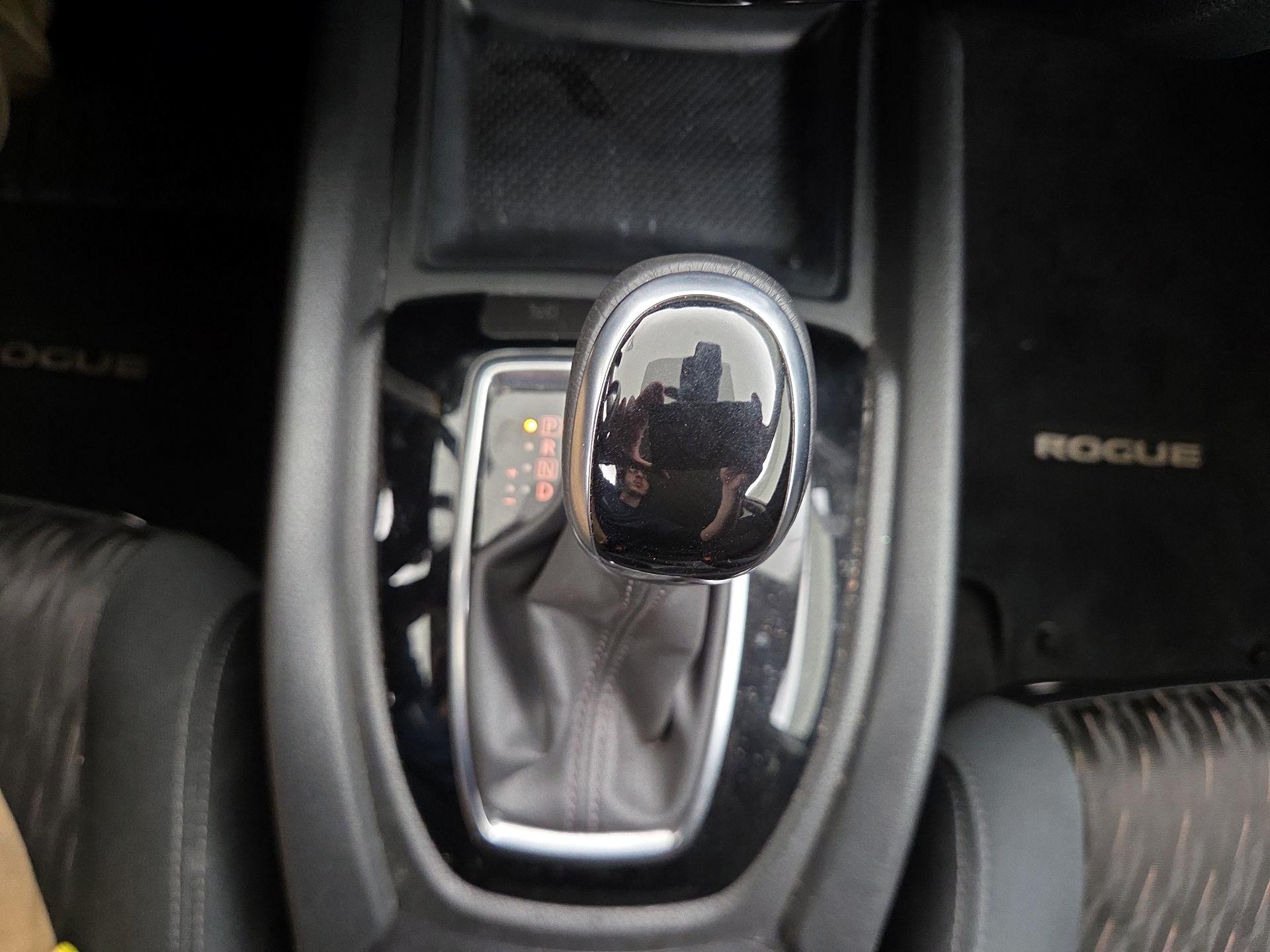 Thumbnail: 2019 Nissan Rogue - 15