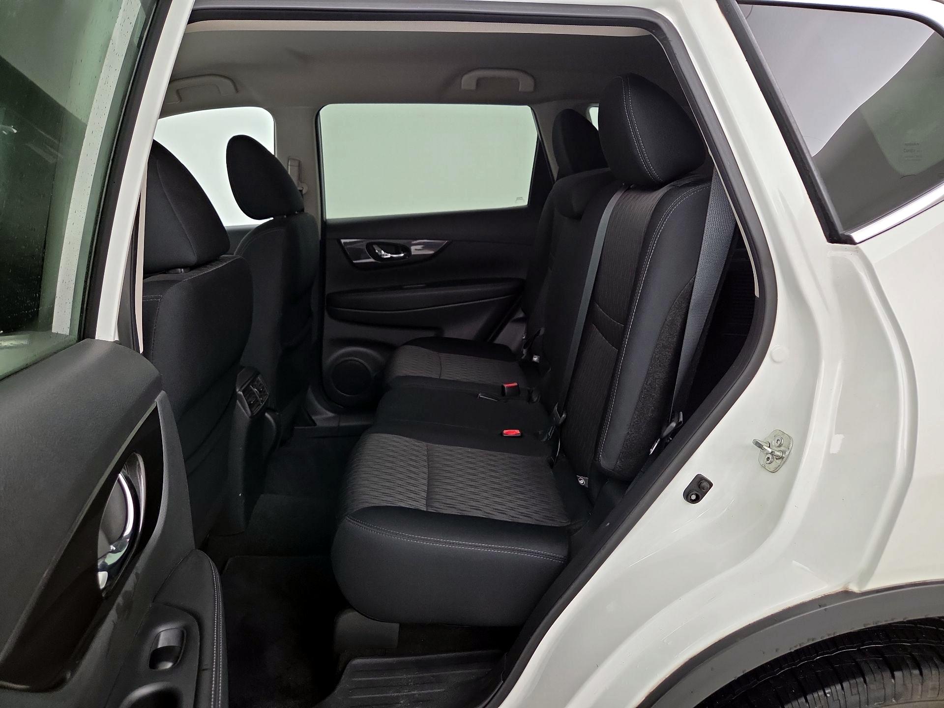 Thumbnail: 2019 Nissan Rogue - 17