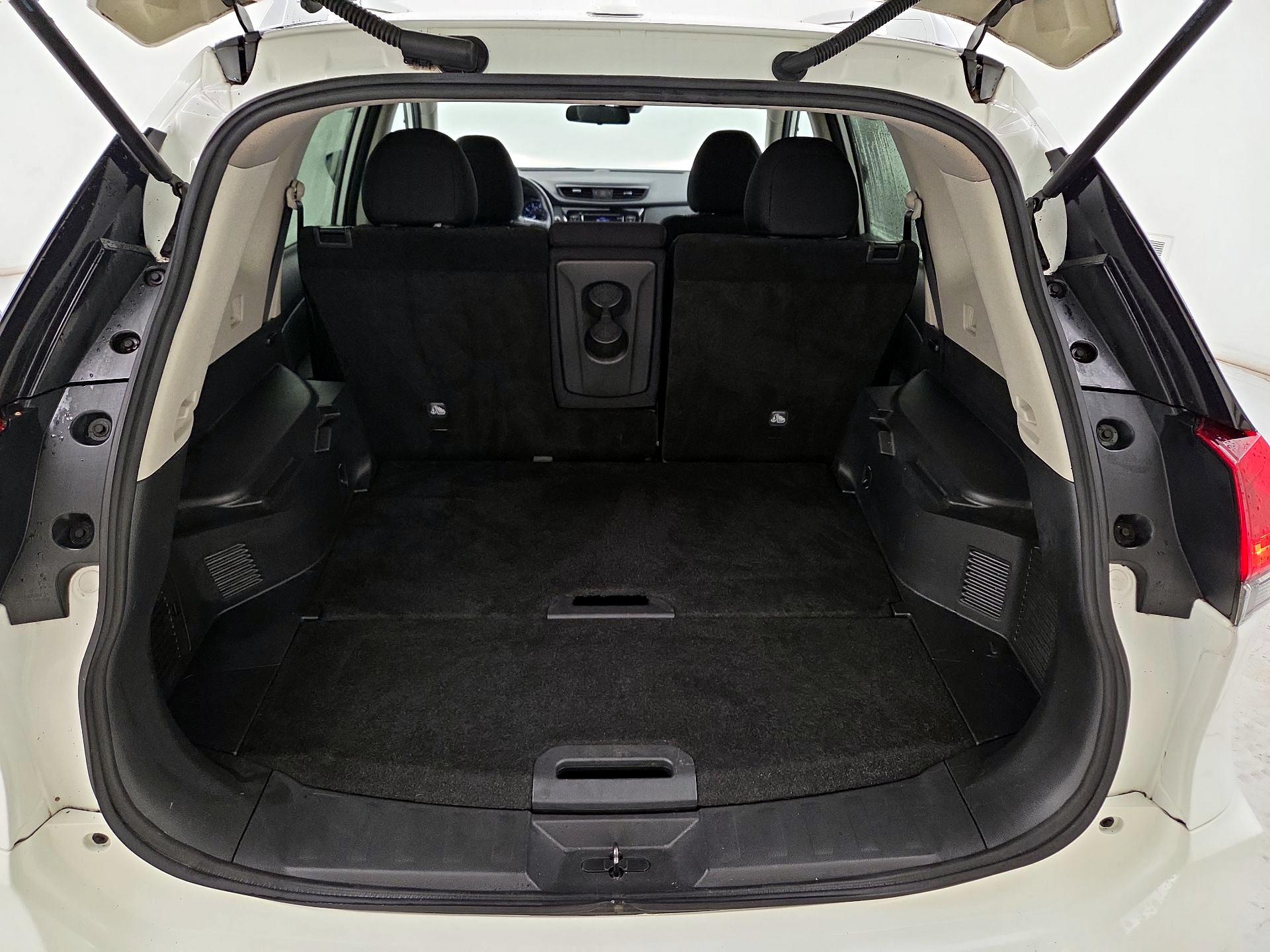 Thumbnail: 2019 Nissan Rogue - 18