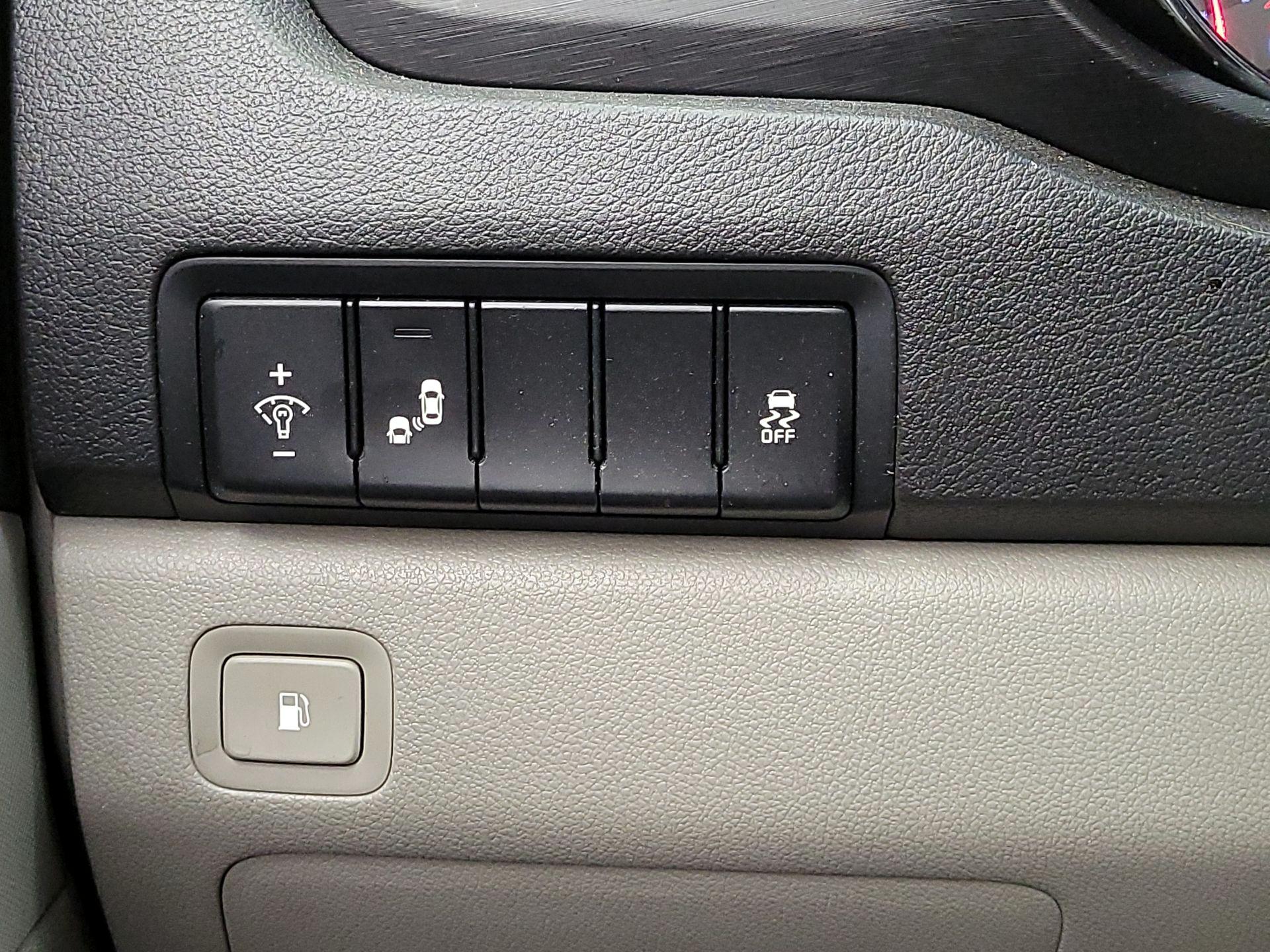 Thumbnail: 2019 Kia Sedona - 11