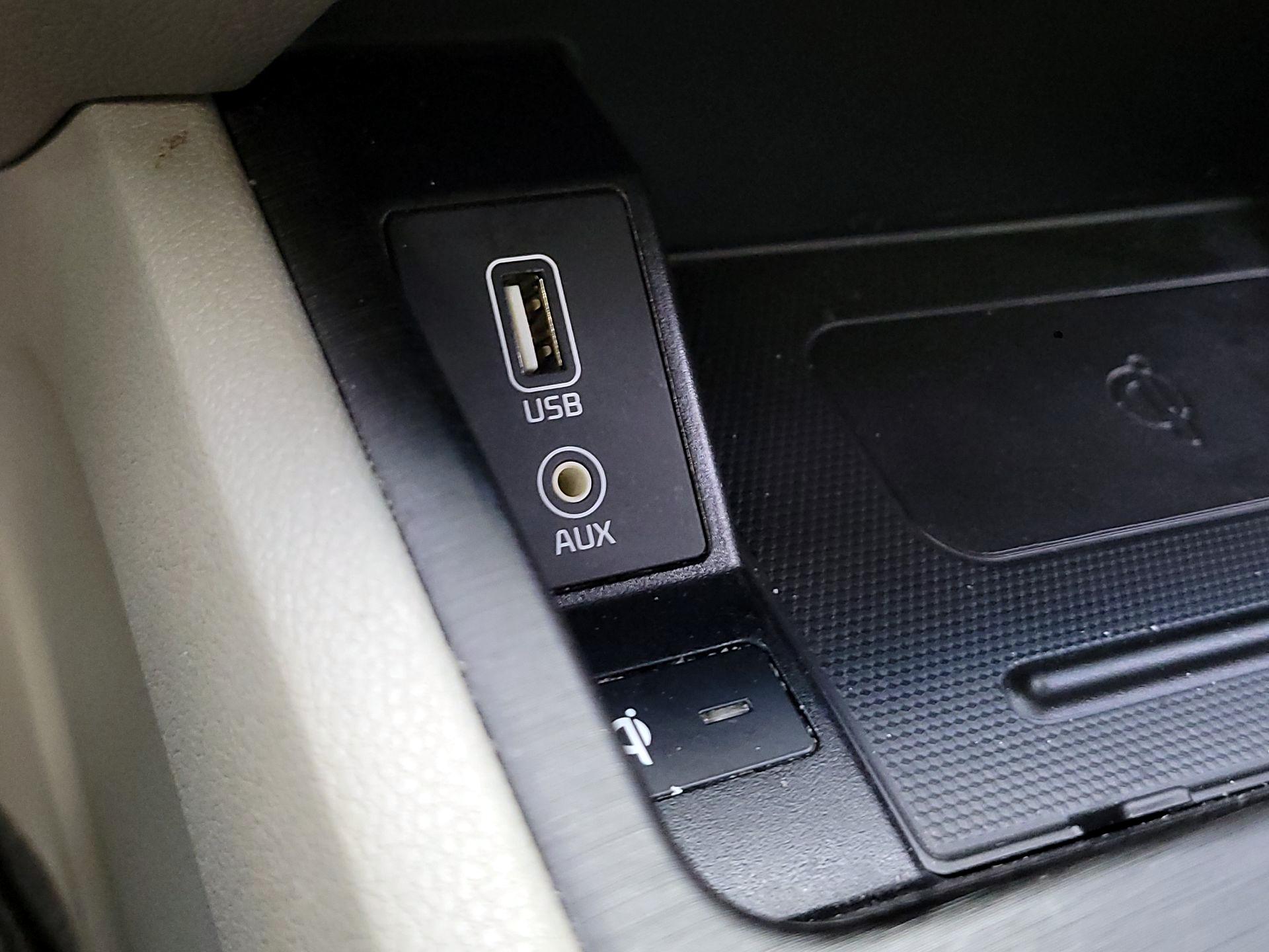 Thumbnail: 2019 Kia Sedona - 16