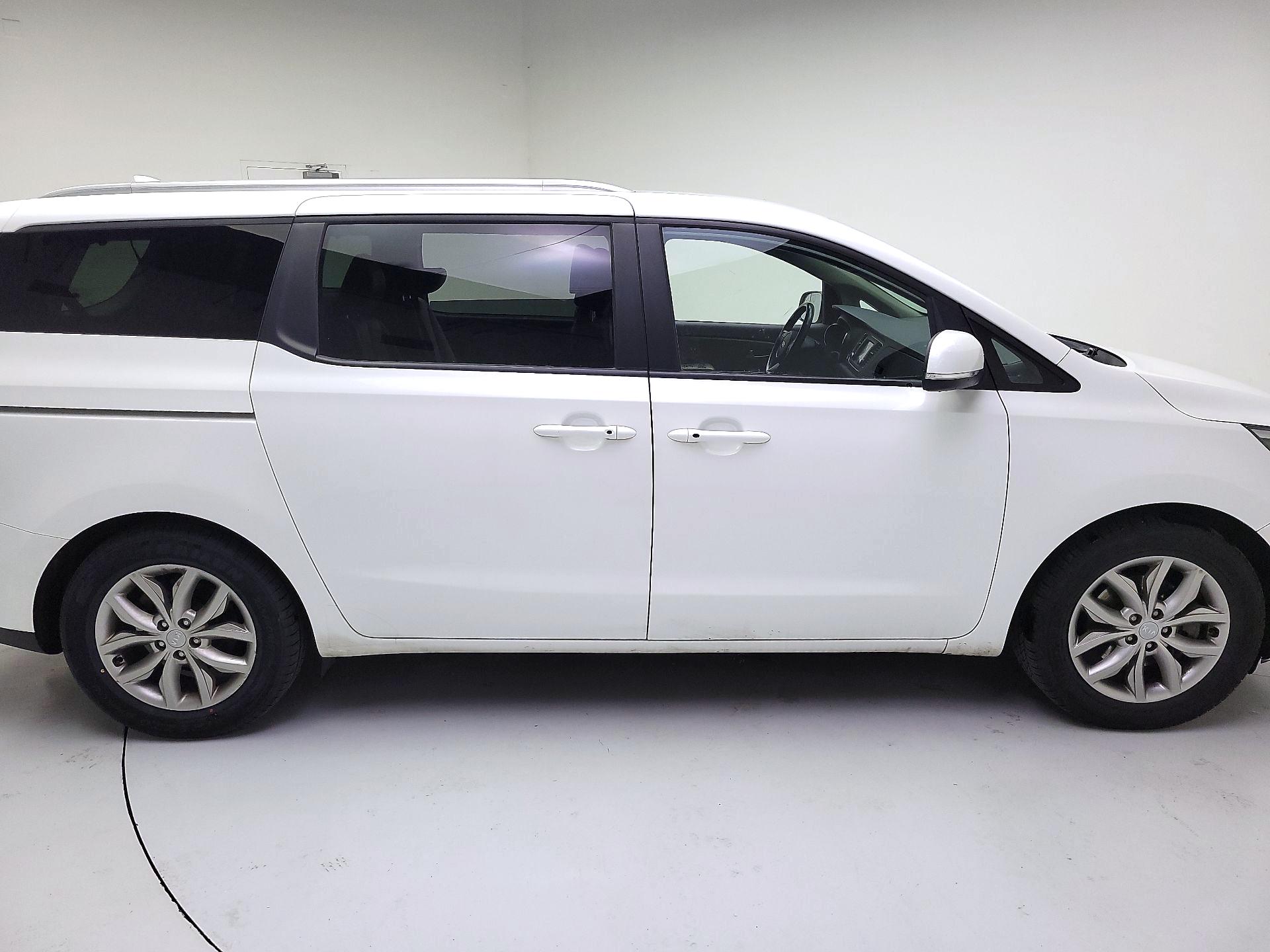 Thumbnail: 2019 Kia Sedona - 4