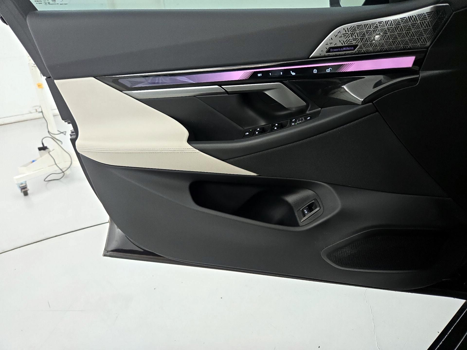 Thumbnail: 2024 BMW 5 Series - 12