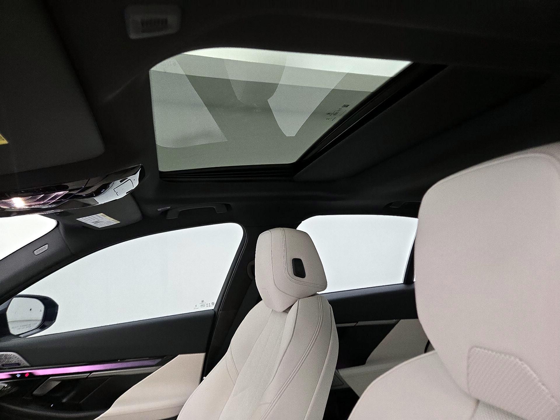 Thumbnail: 2024 BMW 5 Series - 20