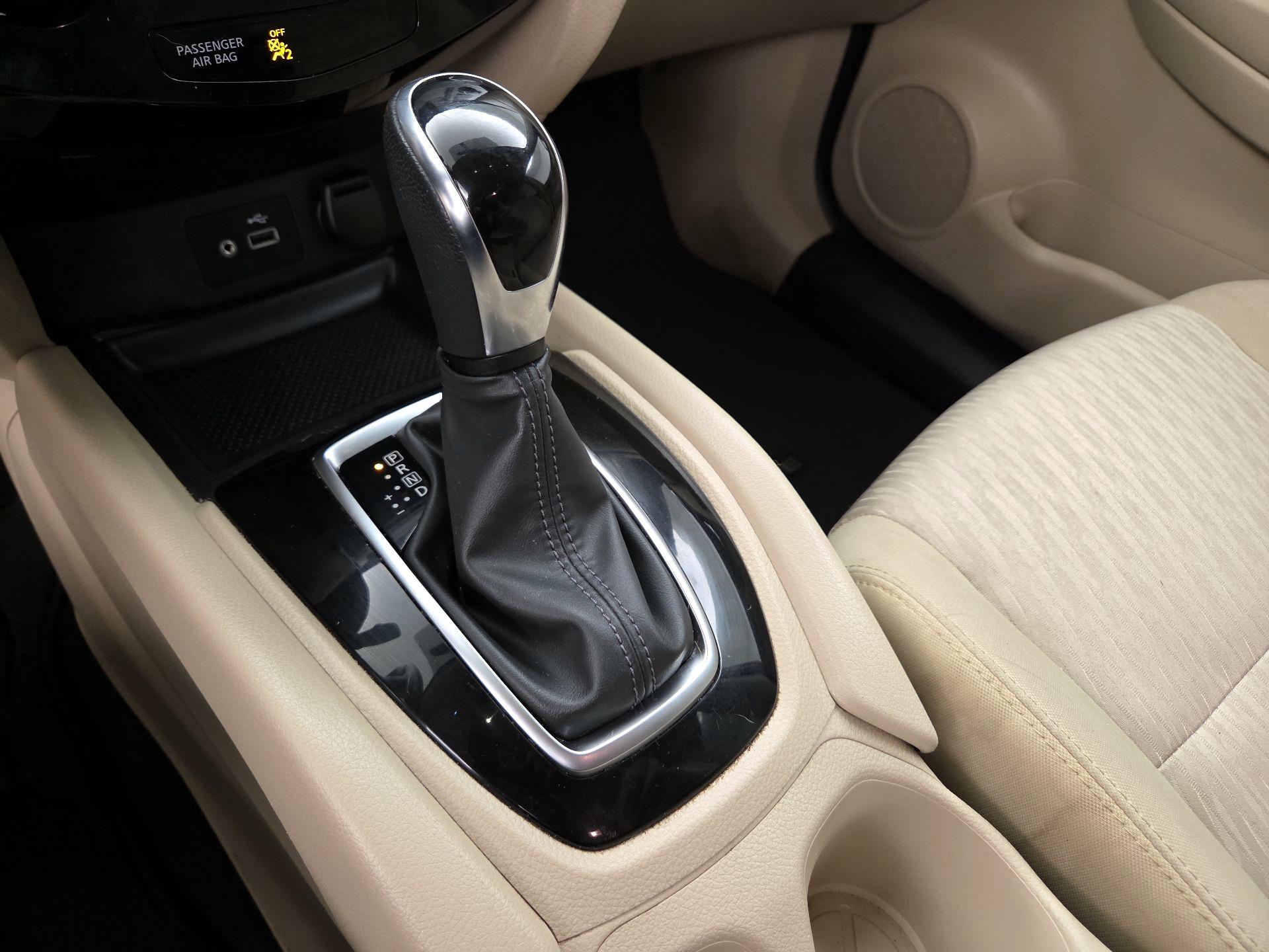 Thumbnail: 2018 Nissan Rogue - 16