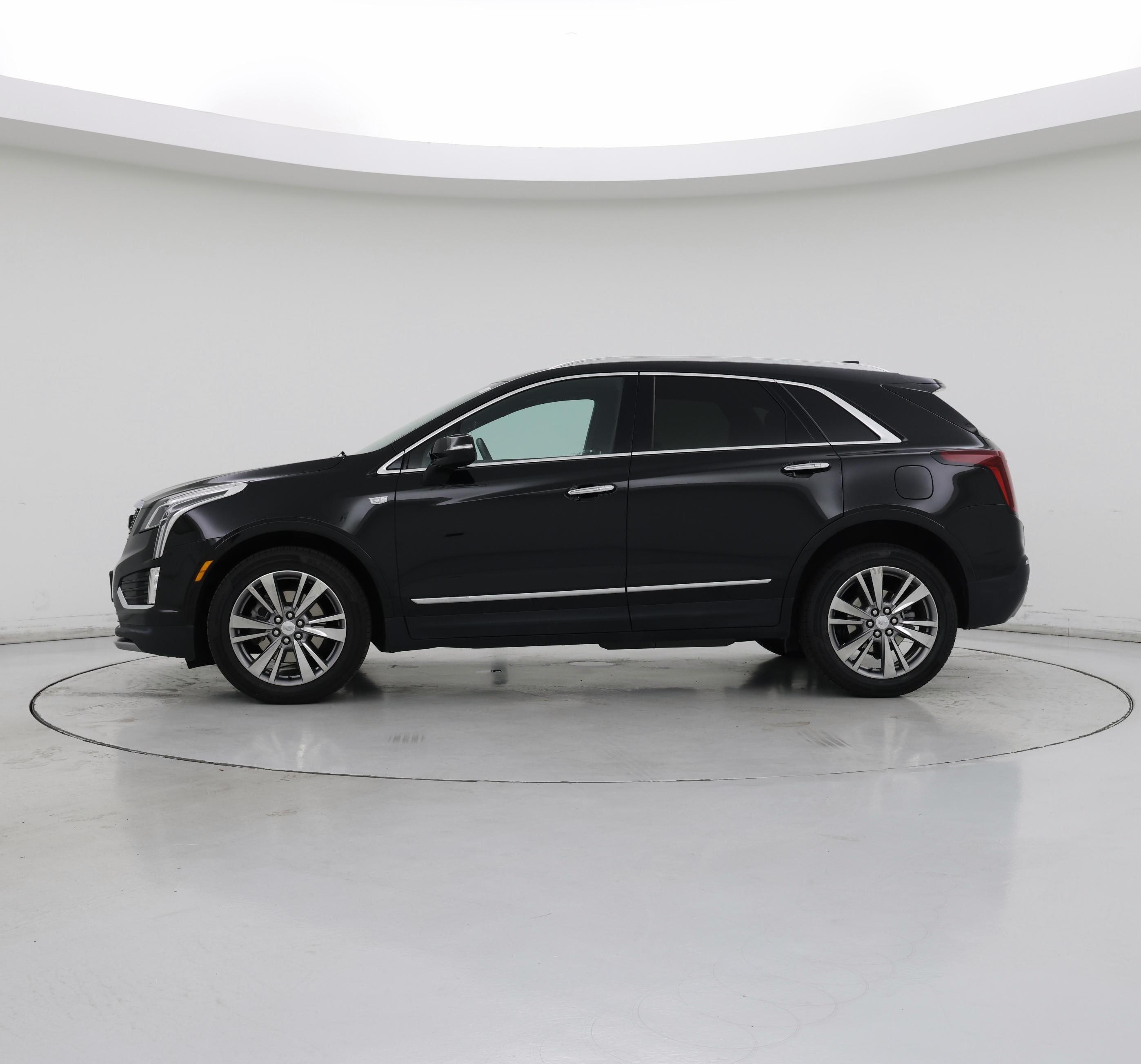 Thumbnail: 2024 Cadillac XT5 - 3