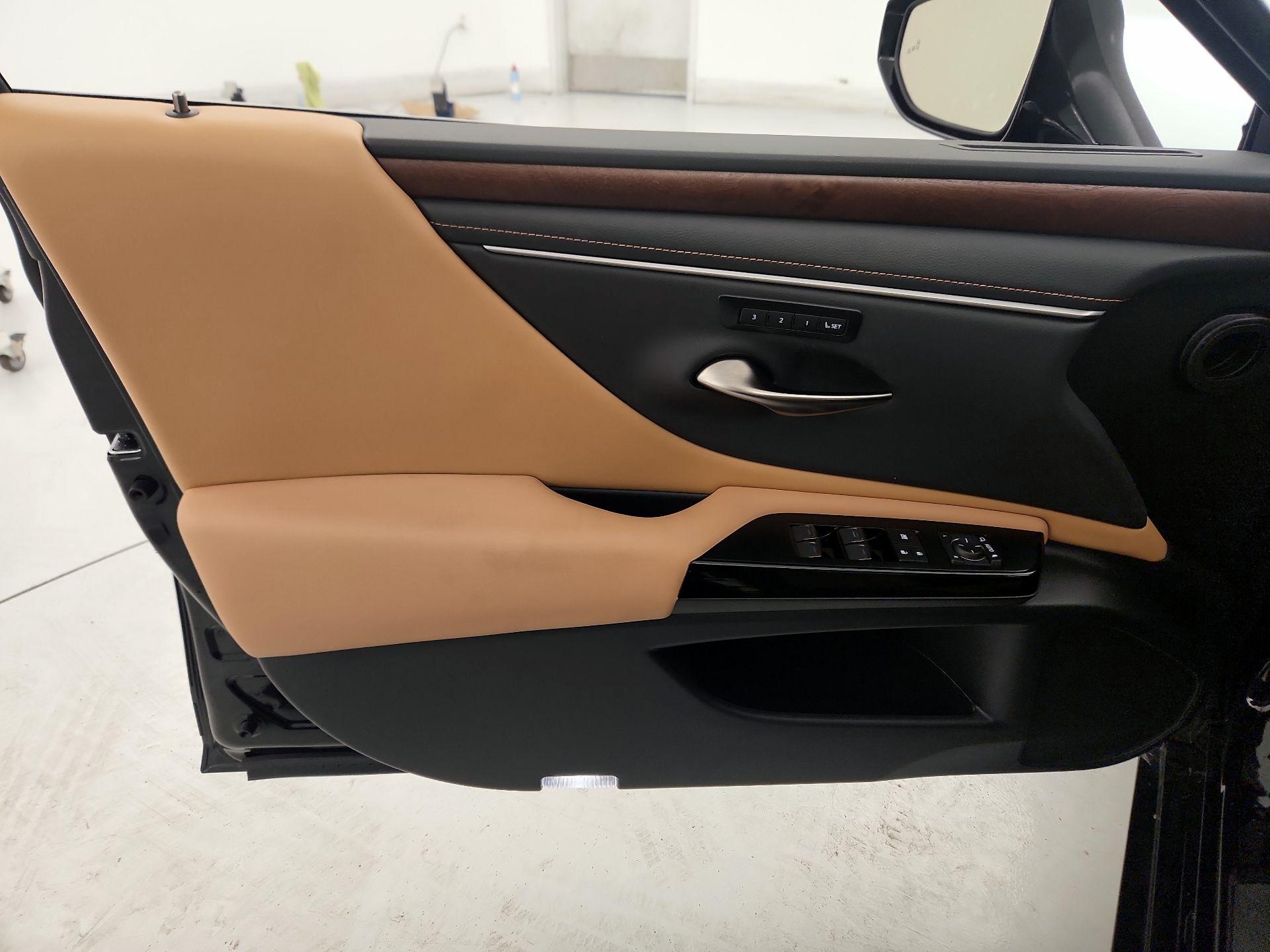 Thumbnail: 2025 Lexus ES - 12