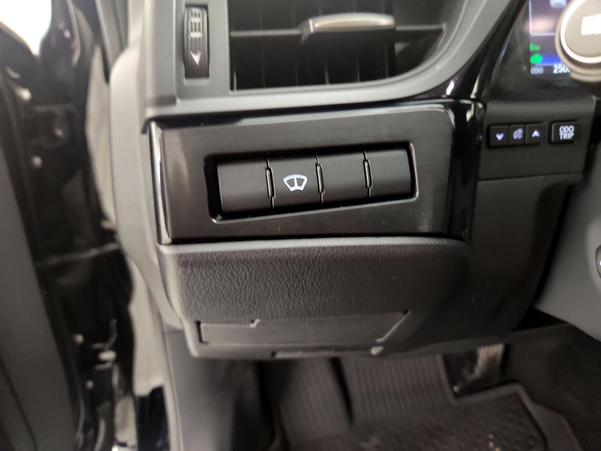 Thumbnail: 2025 Lexus ES - 13