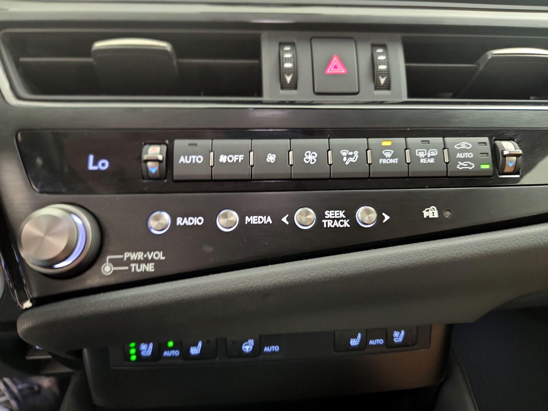 Thumbnail: 2025 Lexus ES - 16