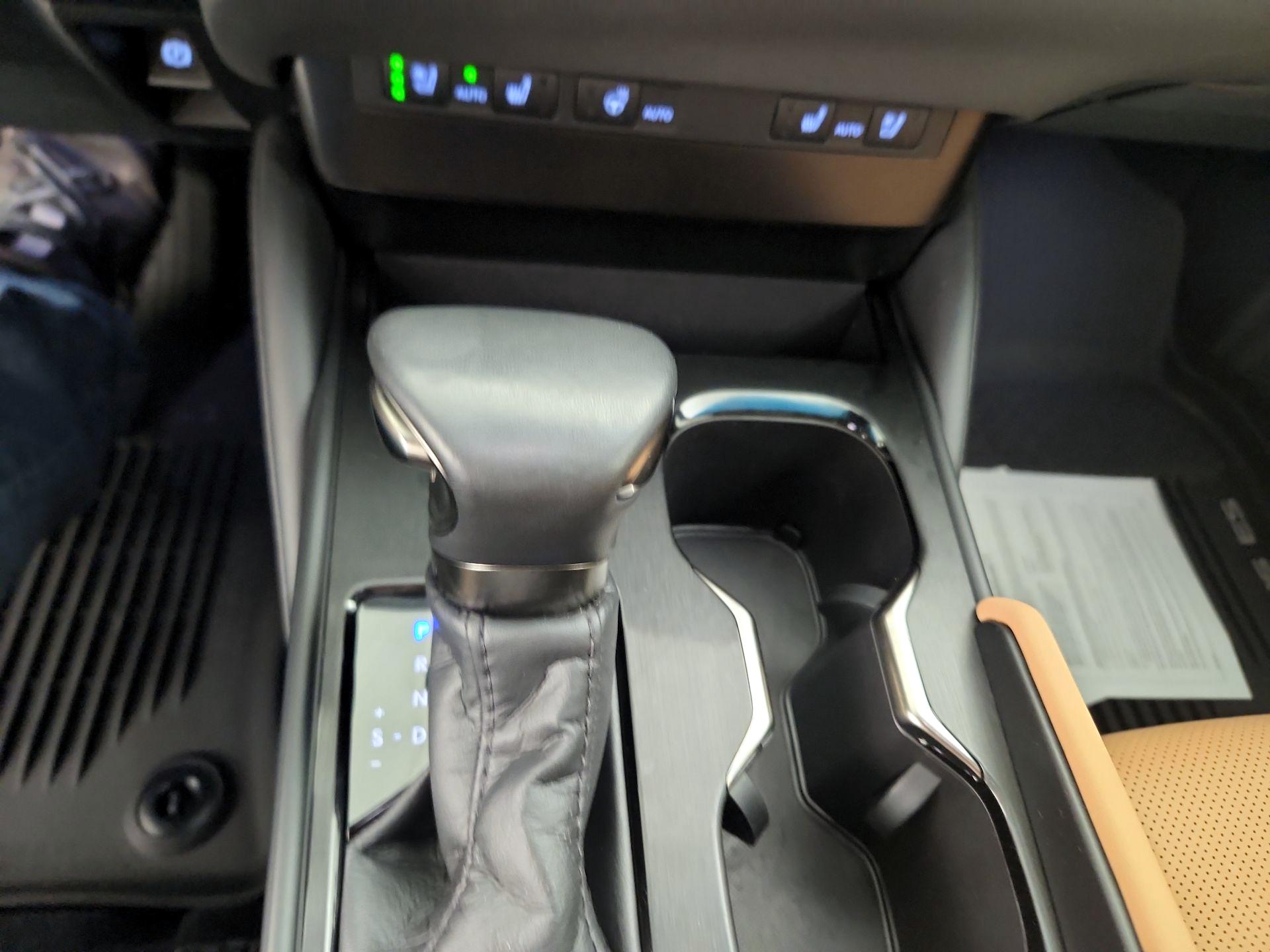 Thumbnail: 2025 Lexus ES - 17