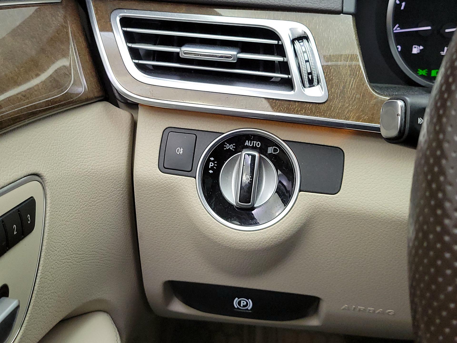 Thumbnail: 2016 Mercedes-Benz E-Class - 11