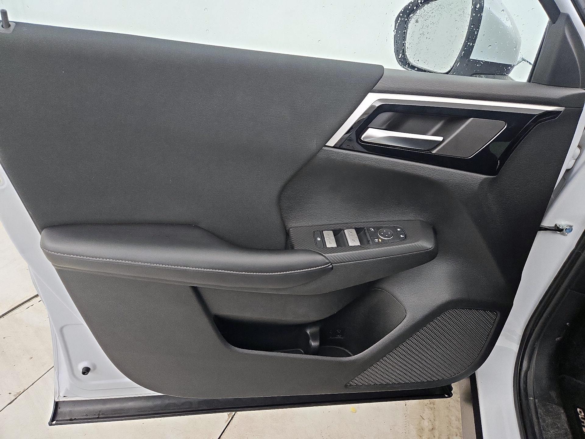 Thumbnail: 2022 Mitsubishi Outlander - 12