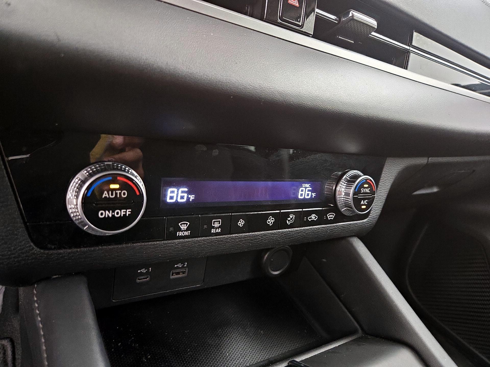 Thumbnail: 2022 Mitsubishi Outlander - 16